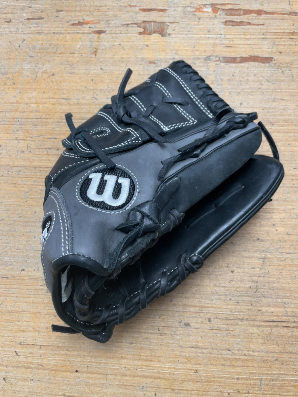 Wilson A12RB15 12" Right Hand Throw Baseball Glove
