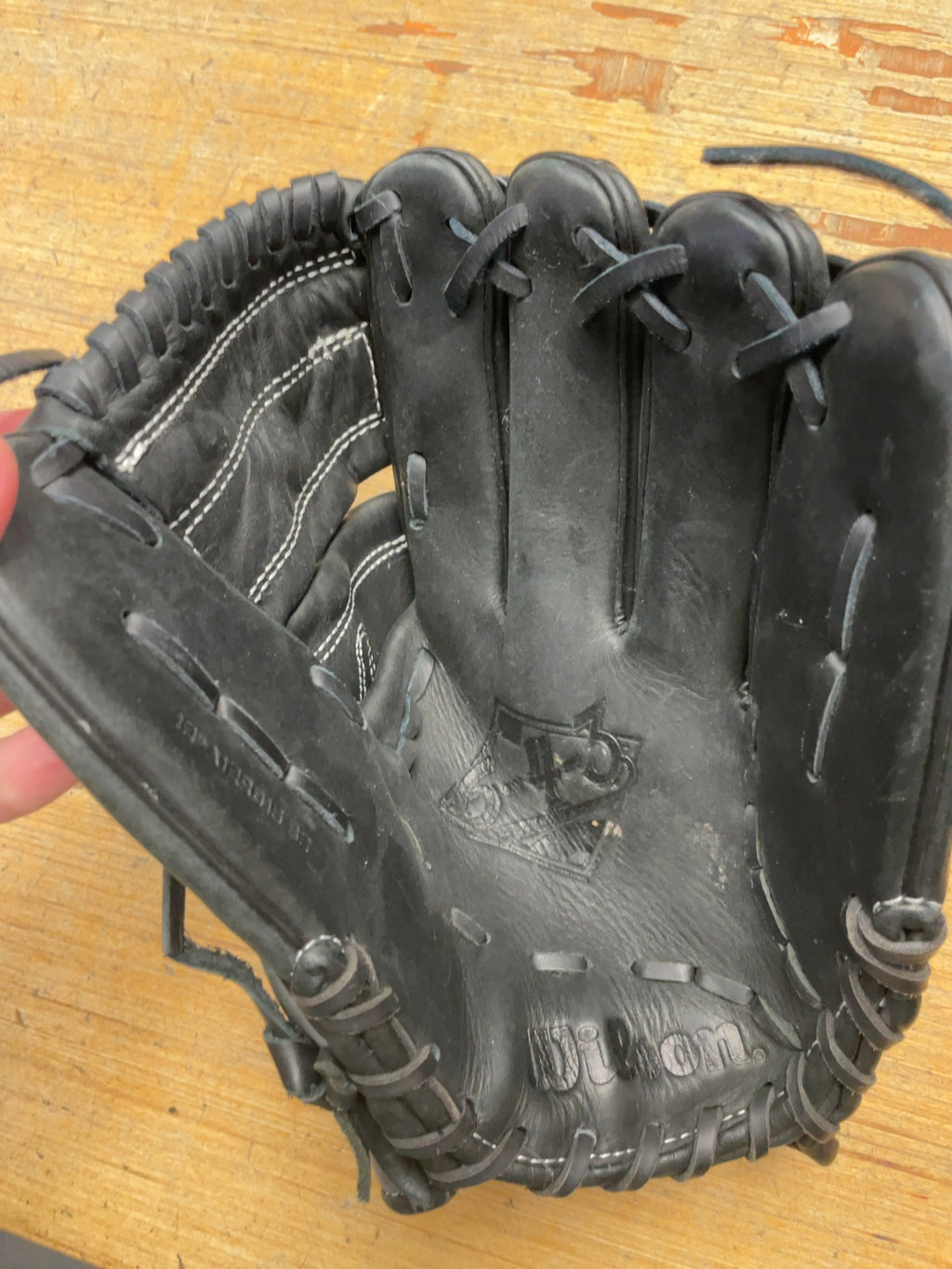 Wilson A12RB15 12" Right Hand Throw Baseball Glove