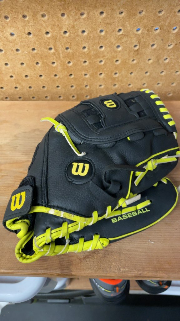 Wilson A200 11.5" Baseball Glove - right Hand Throw