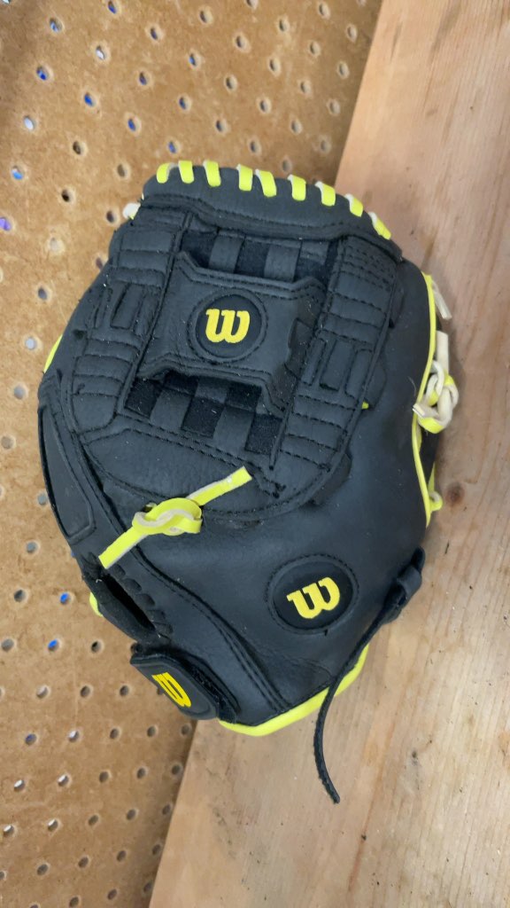 Wilson A200 11.5" Left-Hand Baseball Glove