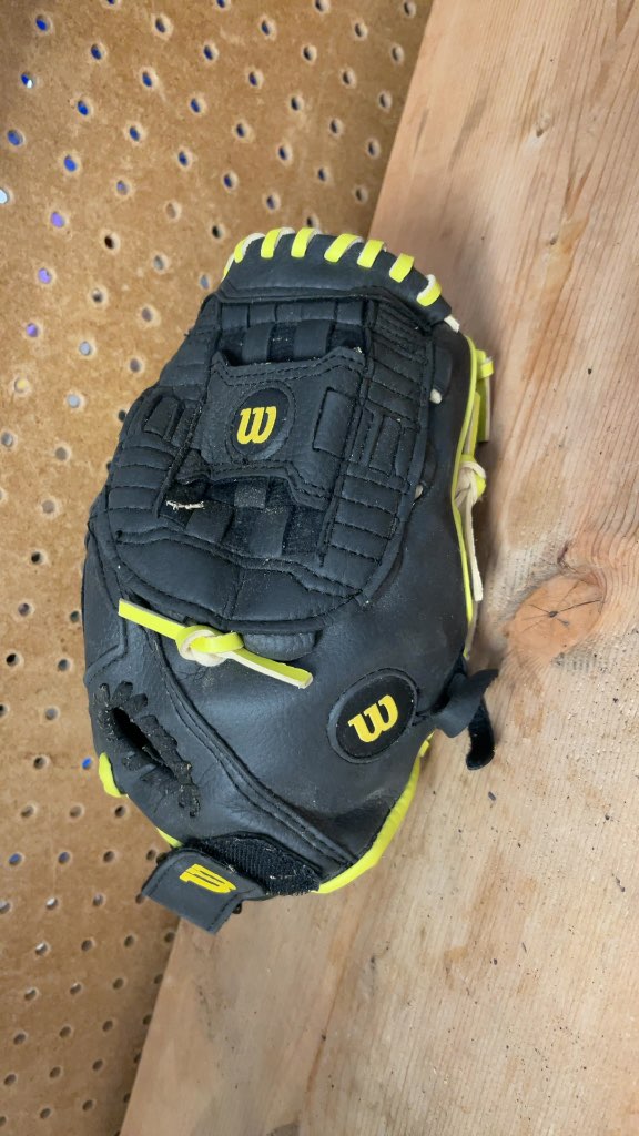 Wilson A200 11.5" Left-Hand Baseball Glove