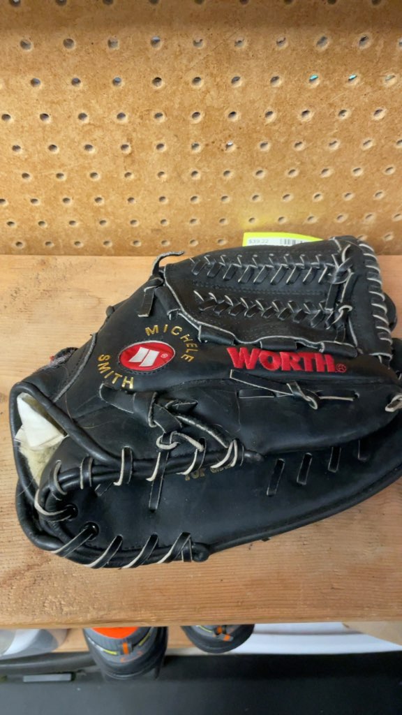 Worth Michele Smith 12" right Hand Throw Softball Glove