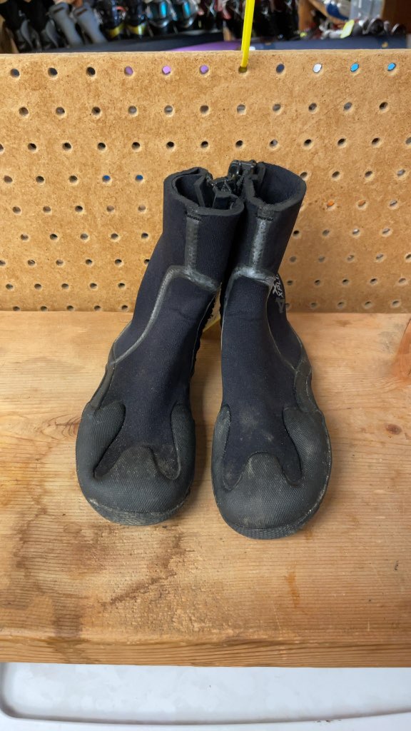 XCEL Explorer Water Booties Size 2