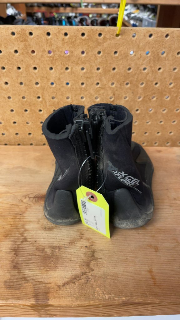 XCEL Explorer Water Booties Size 2