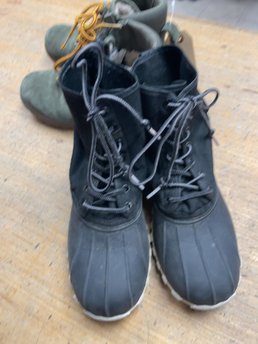 Native Shoes Jimmy Duck Boots Size 3
