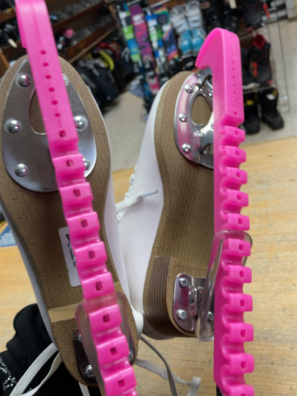 VIC Dream Size 3 US Figure Skates