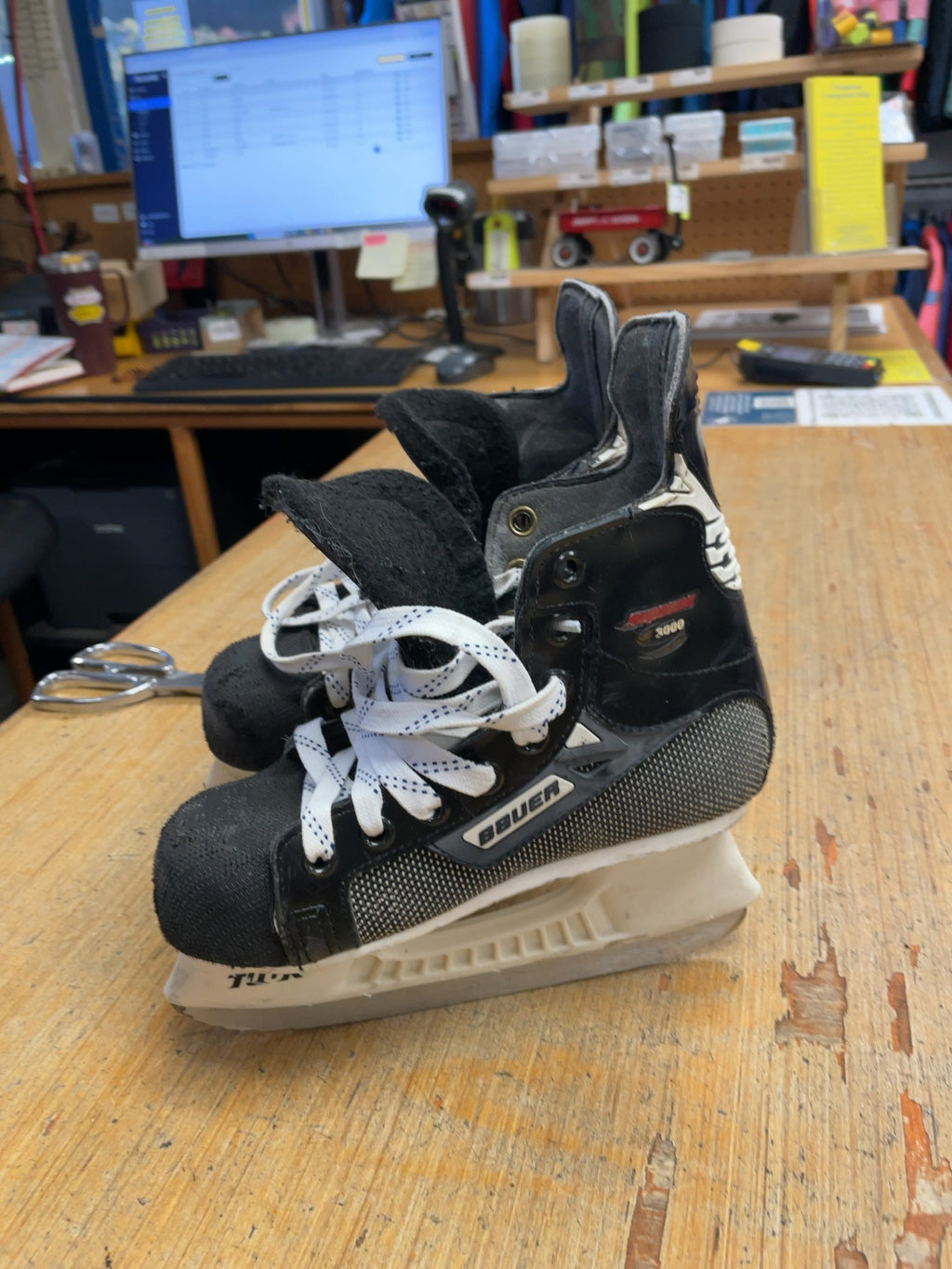 Bauer Supreme 3000 Size 2.5 Ice Hockey Skates