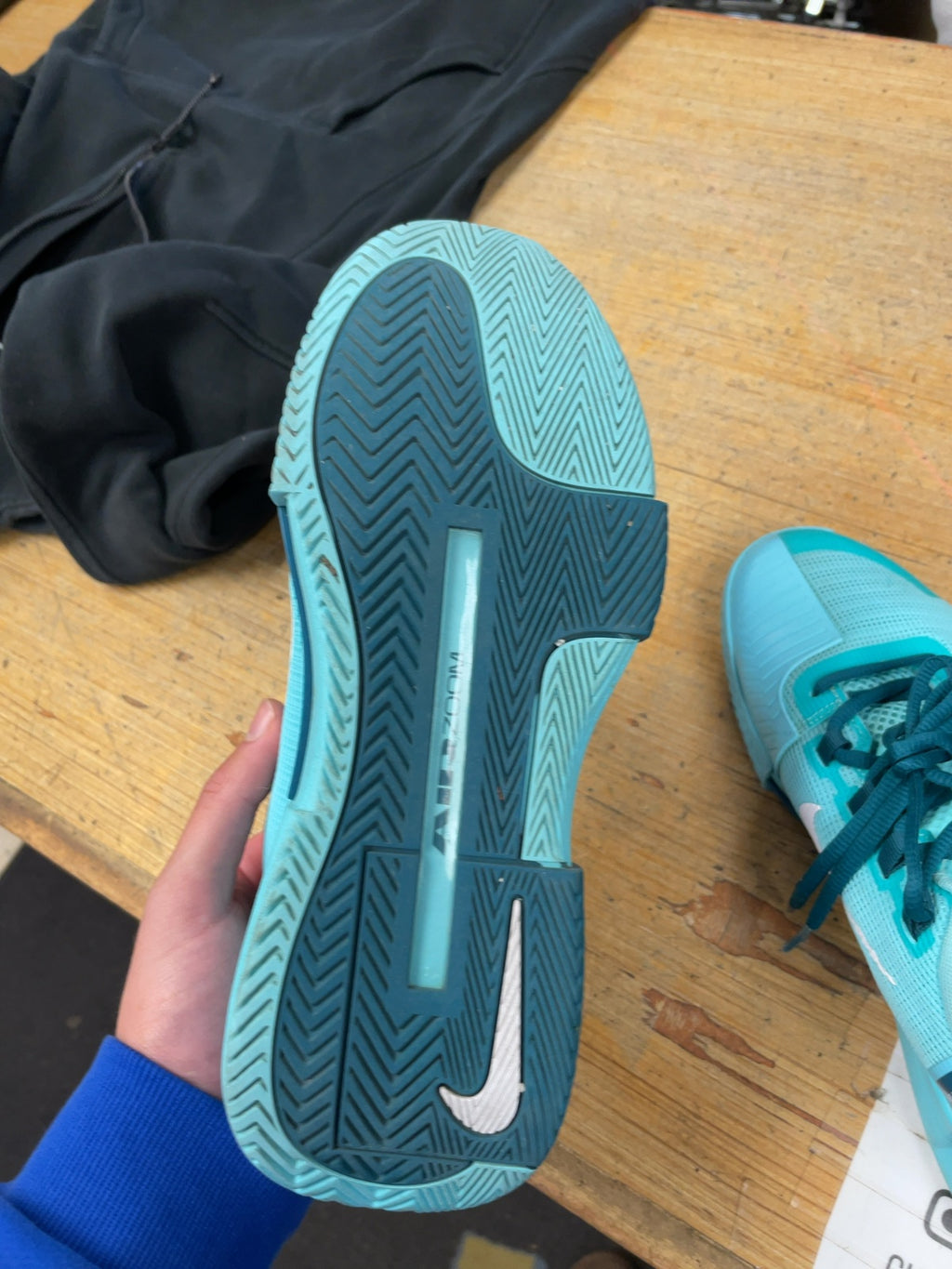 Nike Court Air Zoom GP Challenge Pro Size 9 US Teal Court Shoes