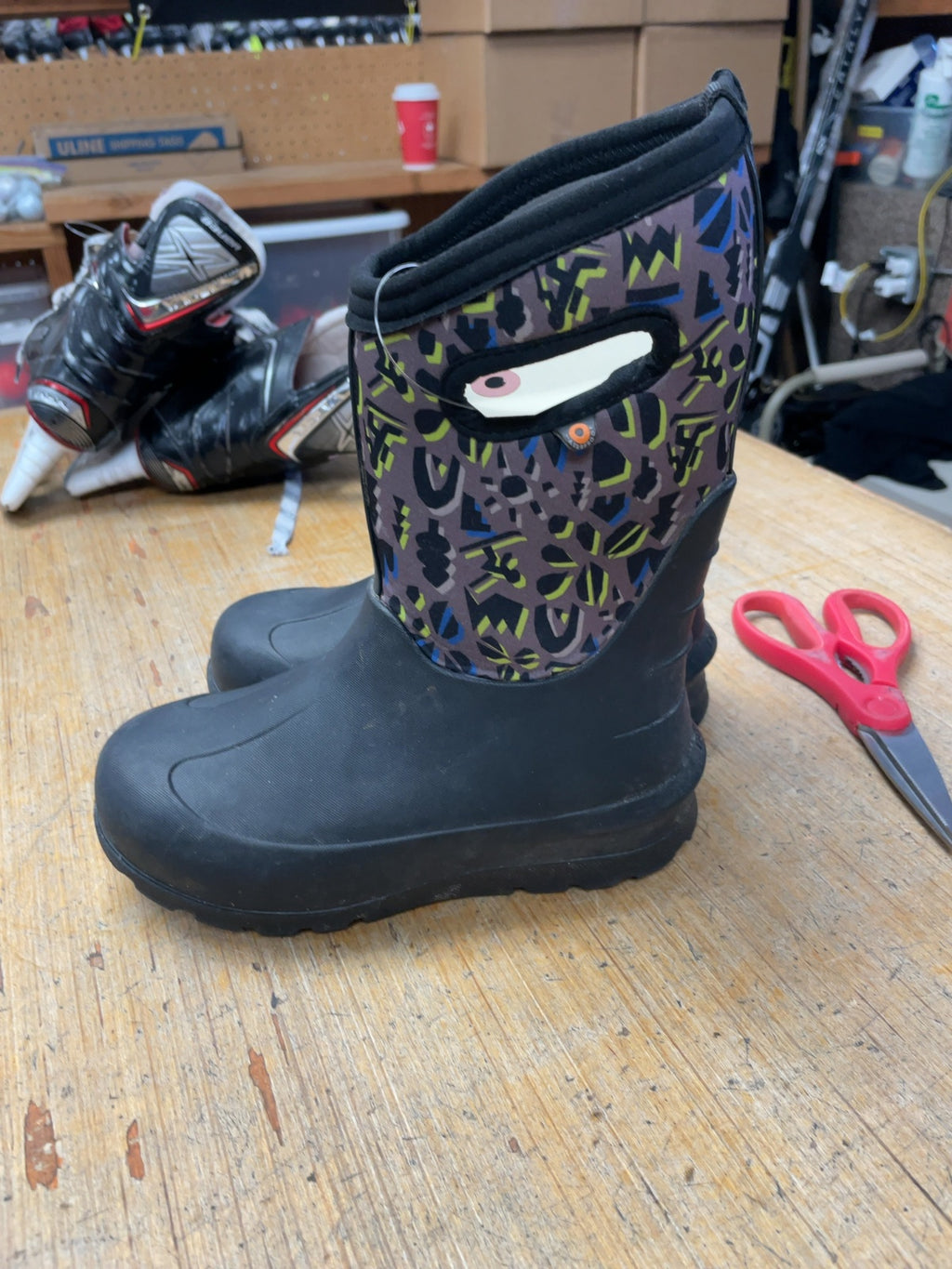 Bogs Waterproof Insulated Rain Boots Size 2 Black/Pattern