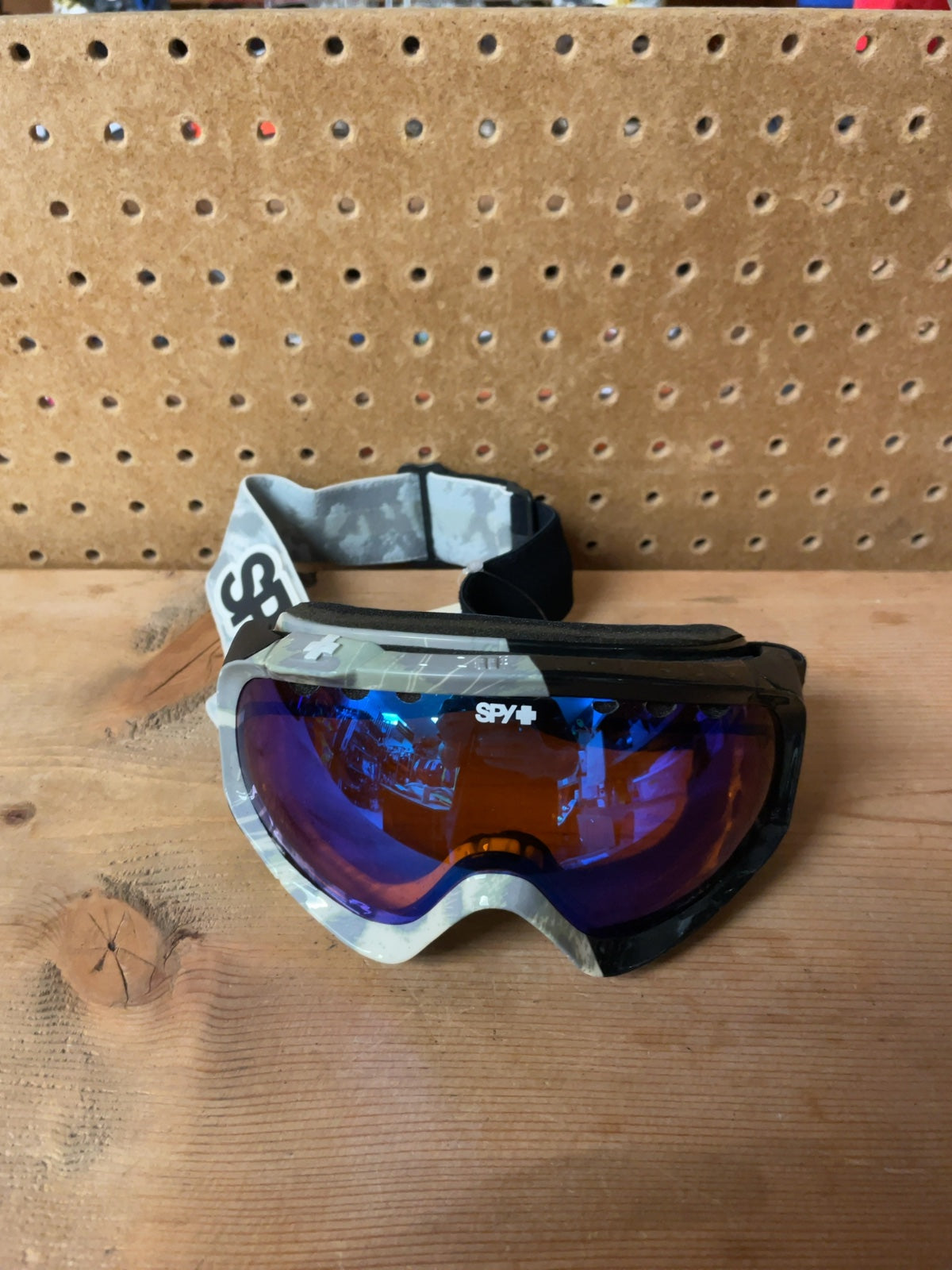 SPY Ski & Snowboard Goggles Grey & Black