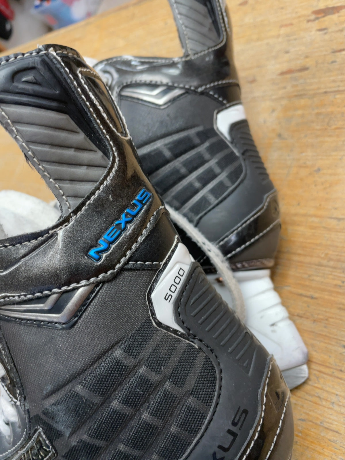 Bauer Nexus 5000 Size 2EE Hockey Skates