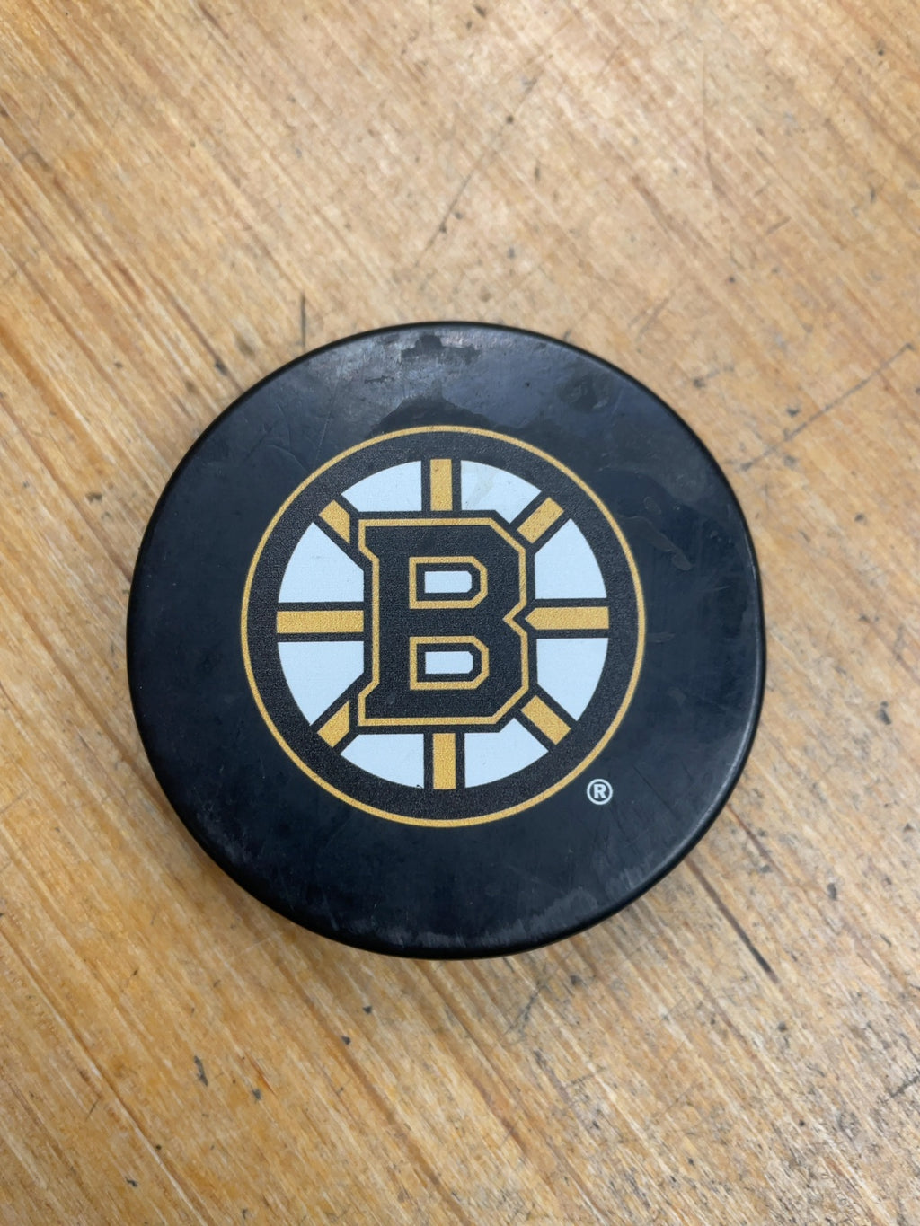 In Glas Co Boston Bruins Official NHL Hockey Puck
