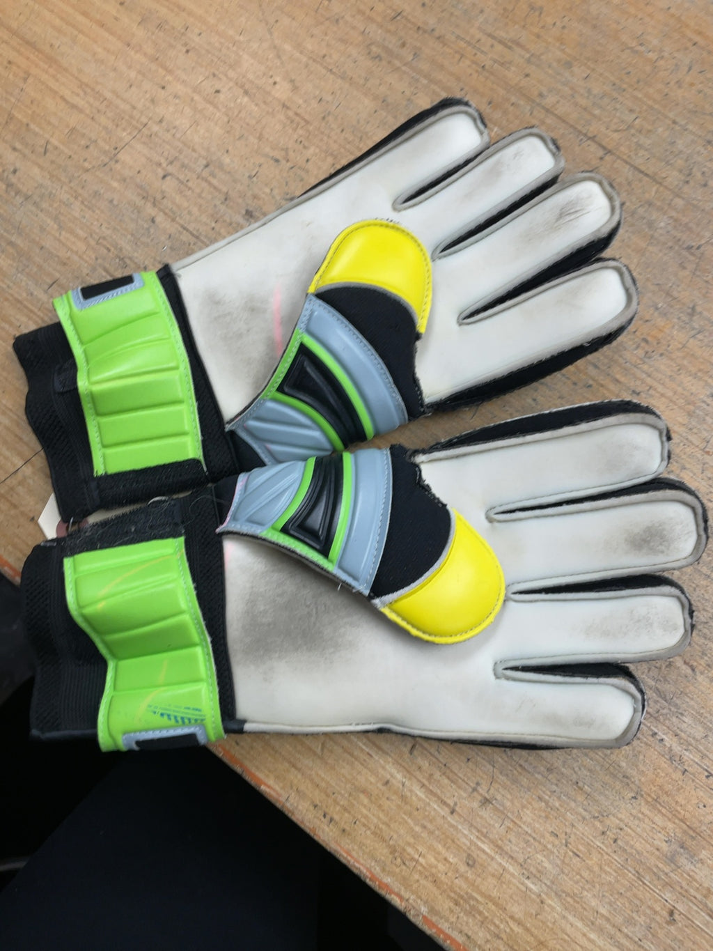 One Glove Guardian Soccer Goalkeeper Gloves
