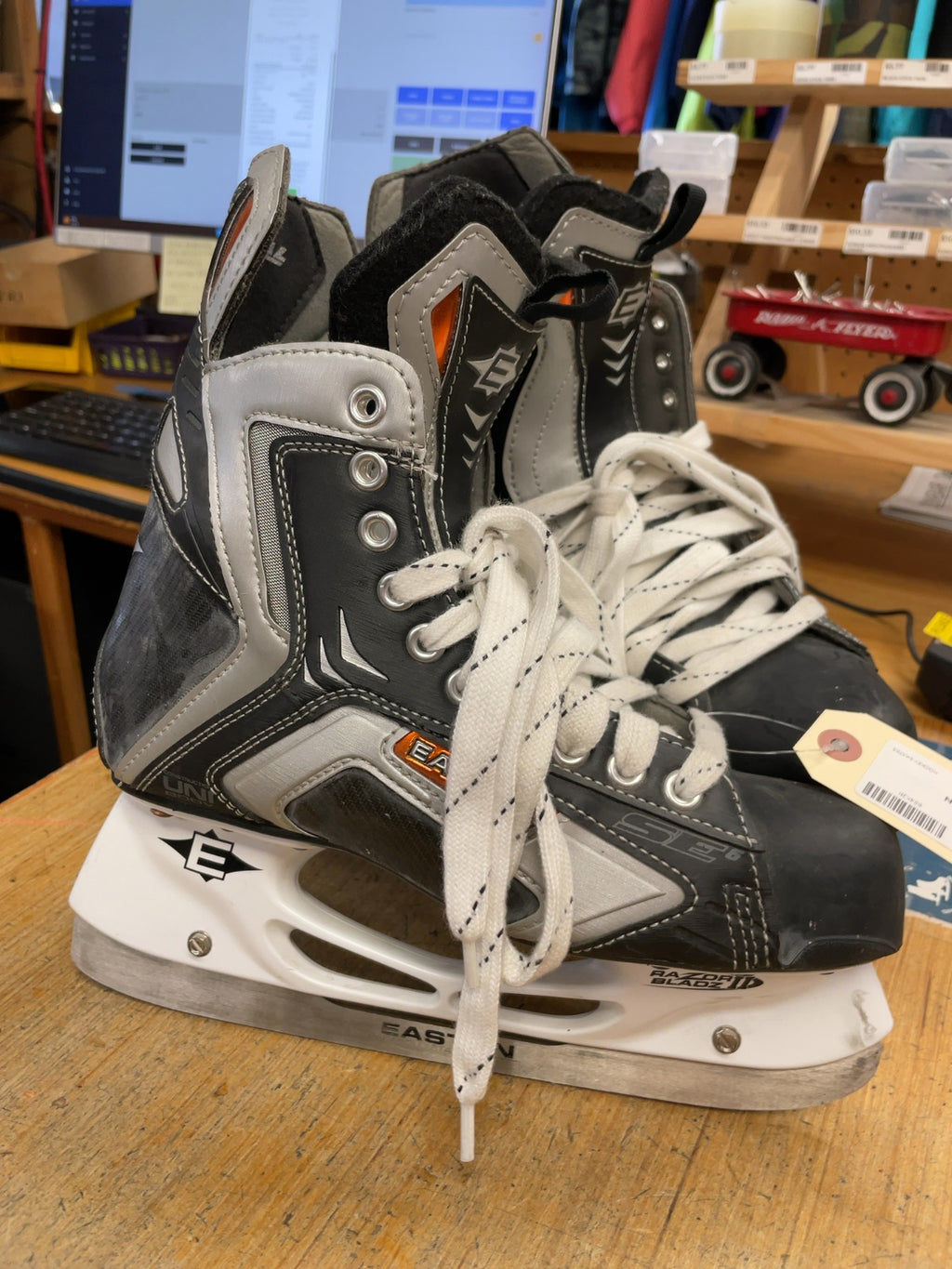 Easton SE6 7.5 D Hockey Skates