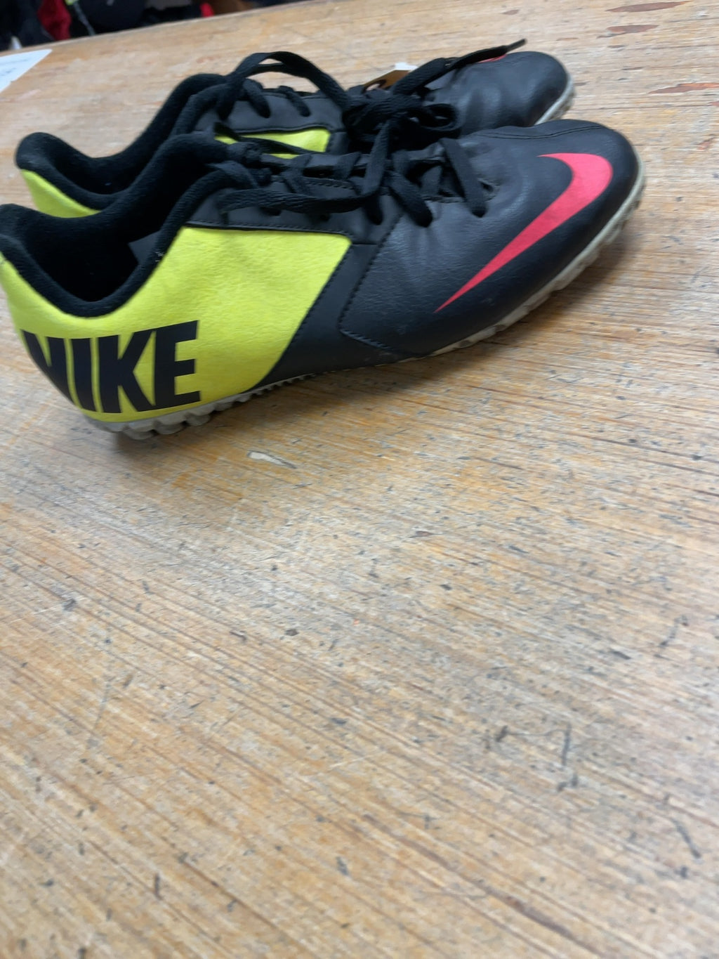 Nike Size 5.5Y Turf Soccer Shoes