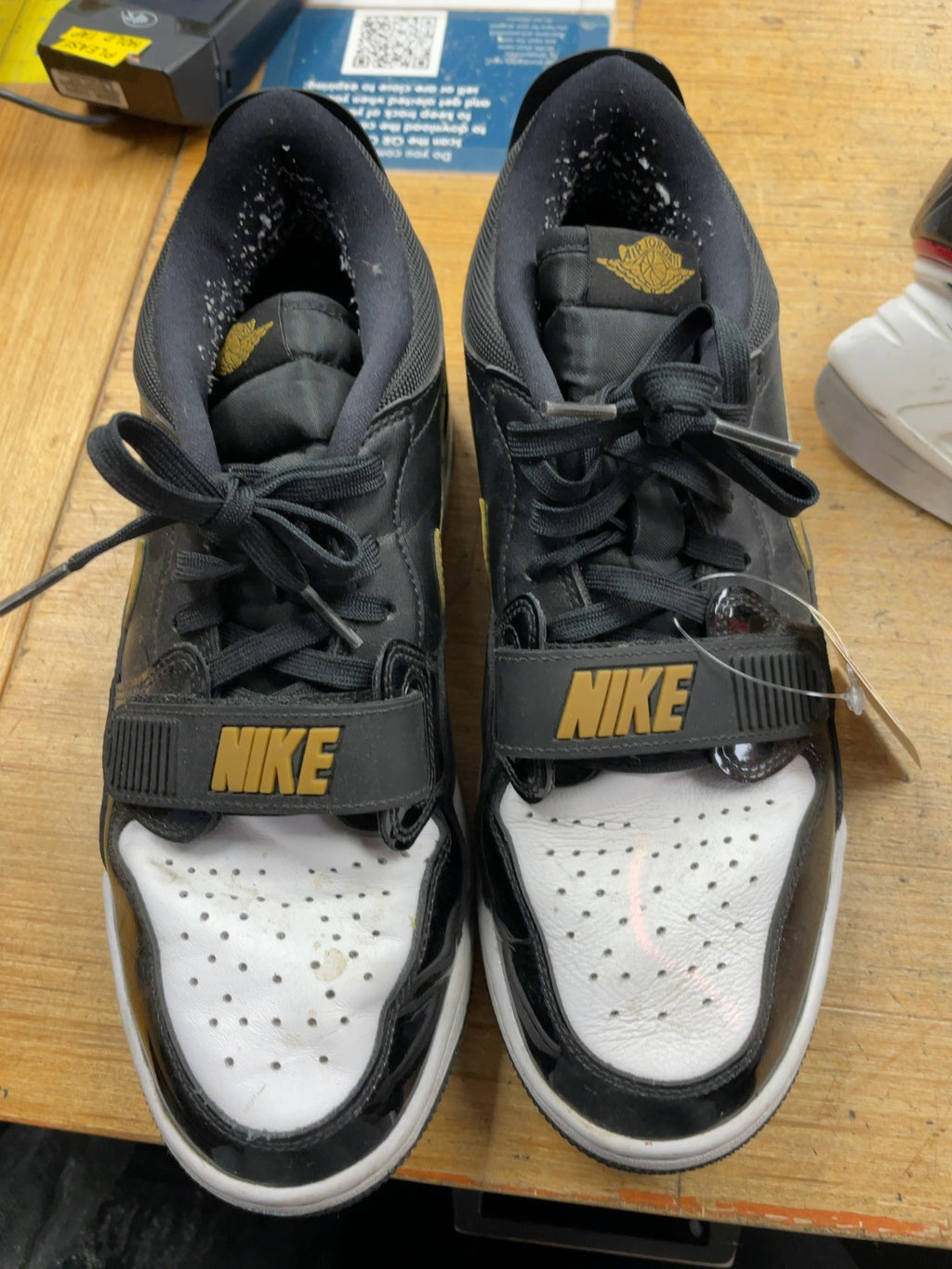 Jordan Legacy 312 Low Size US 8 Black Gold