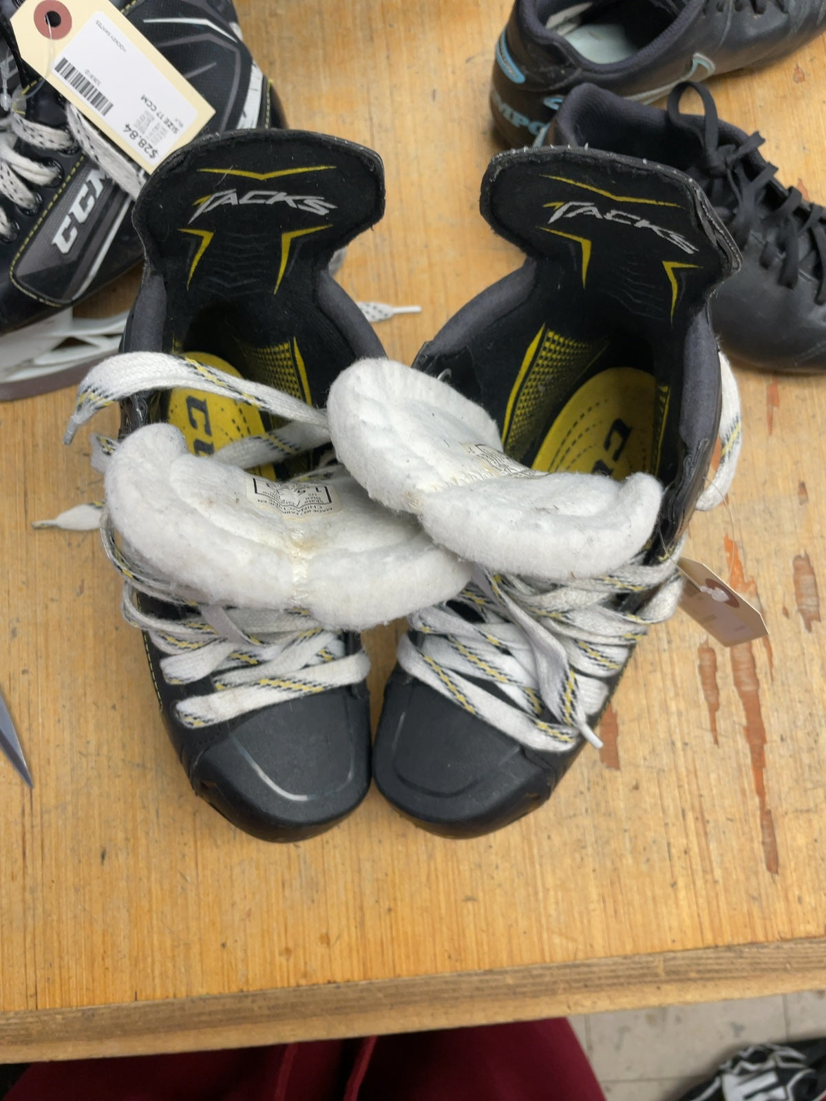 CCM Tacks Vector Size 1.5 D Hockey Skates