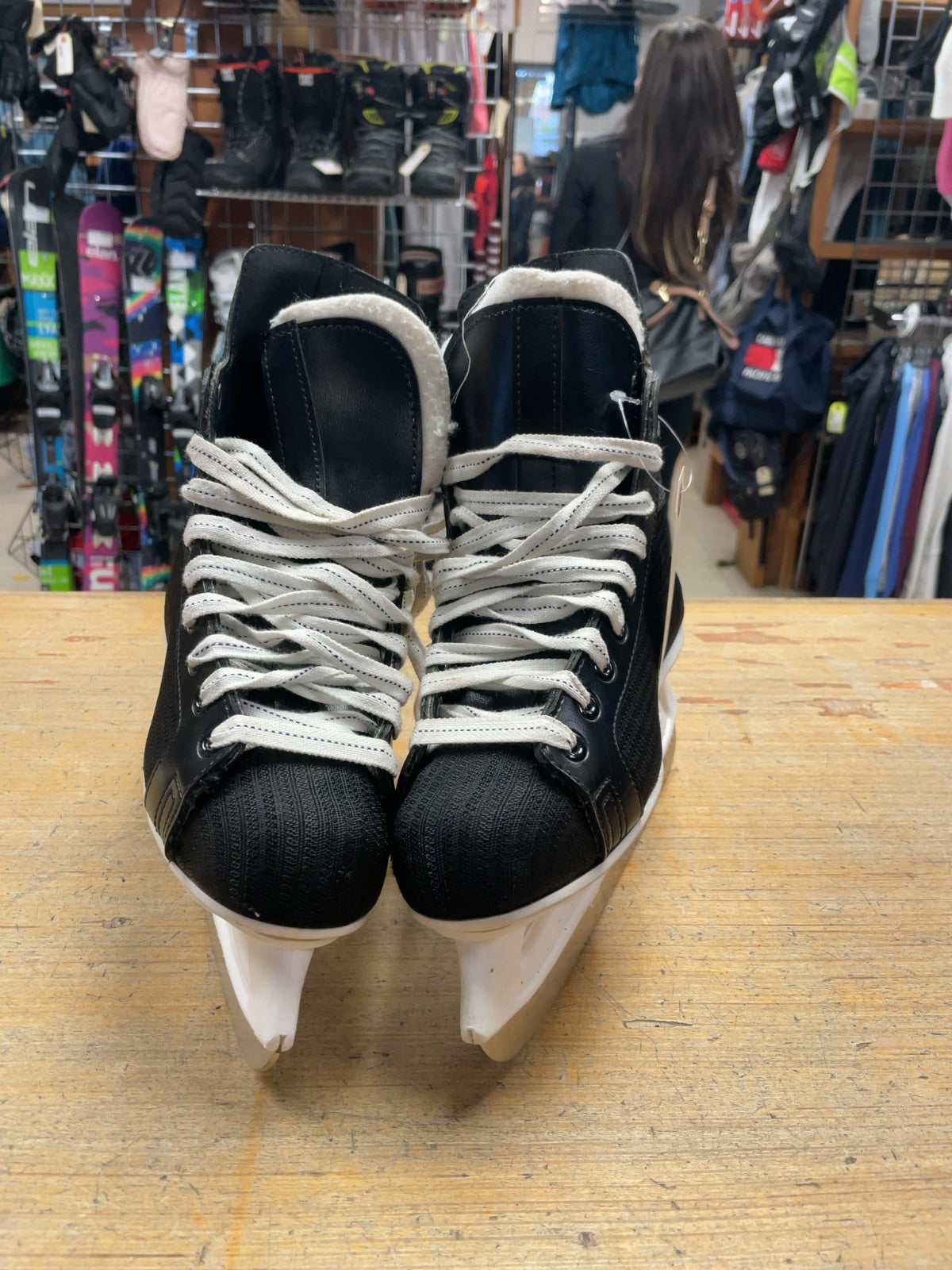CCM Pro 196 Size 4 Hockey Skates