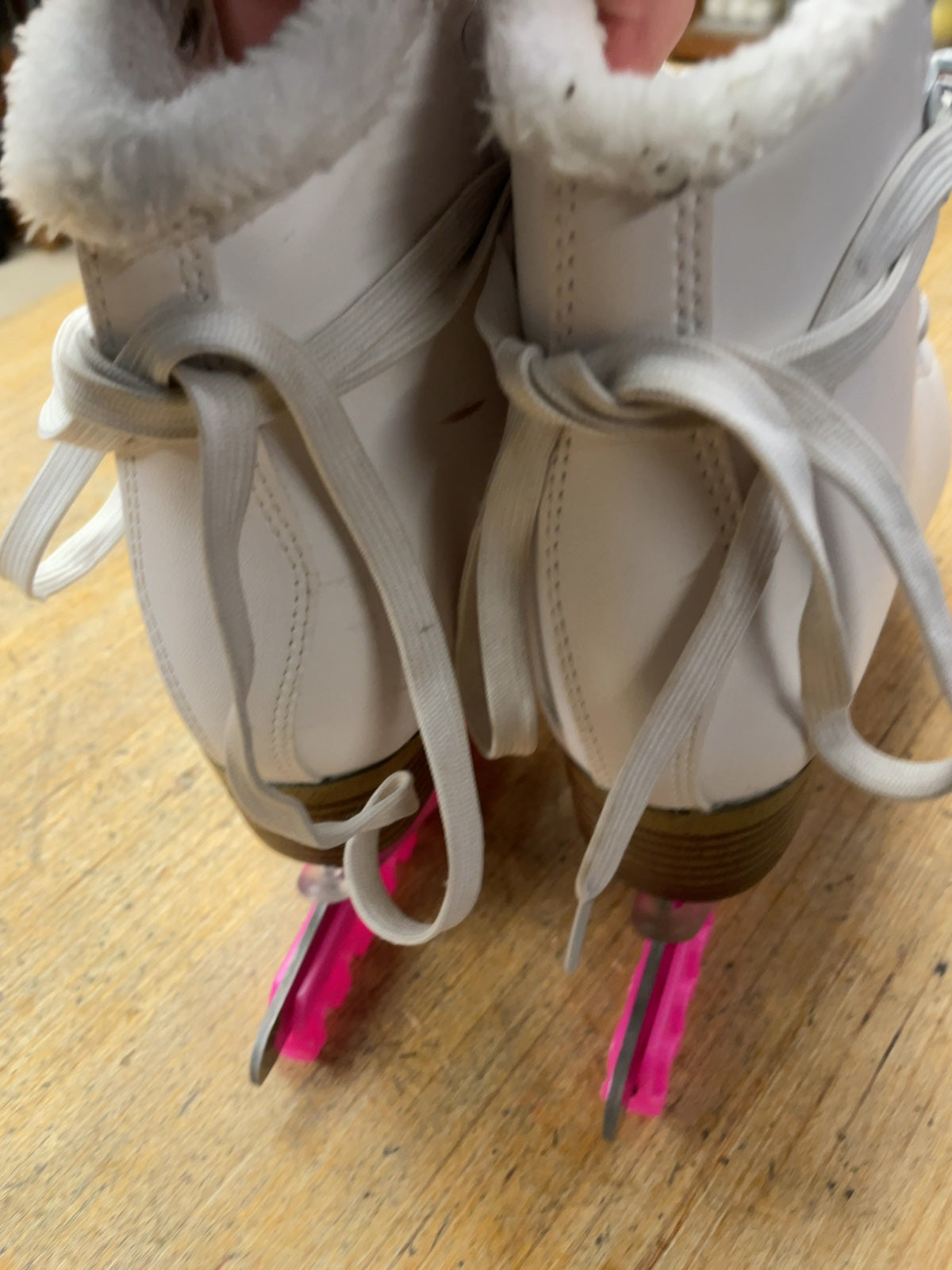 VIC Dream Size 3 US Figure Skates