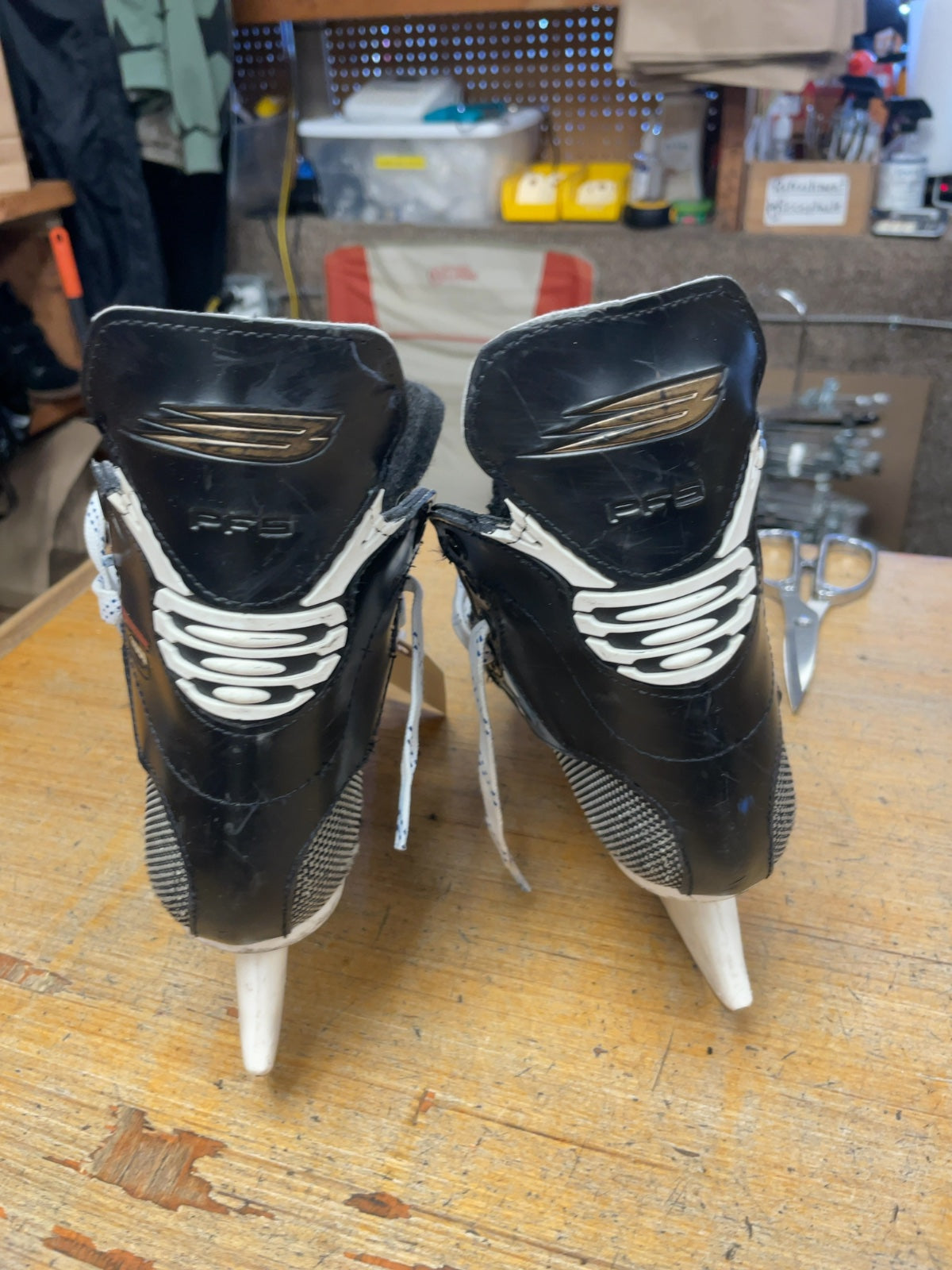 Bauer Supreme 3000 Size 2.5 Ice Hockey Skates