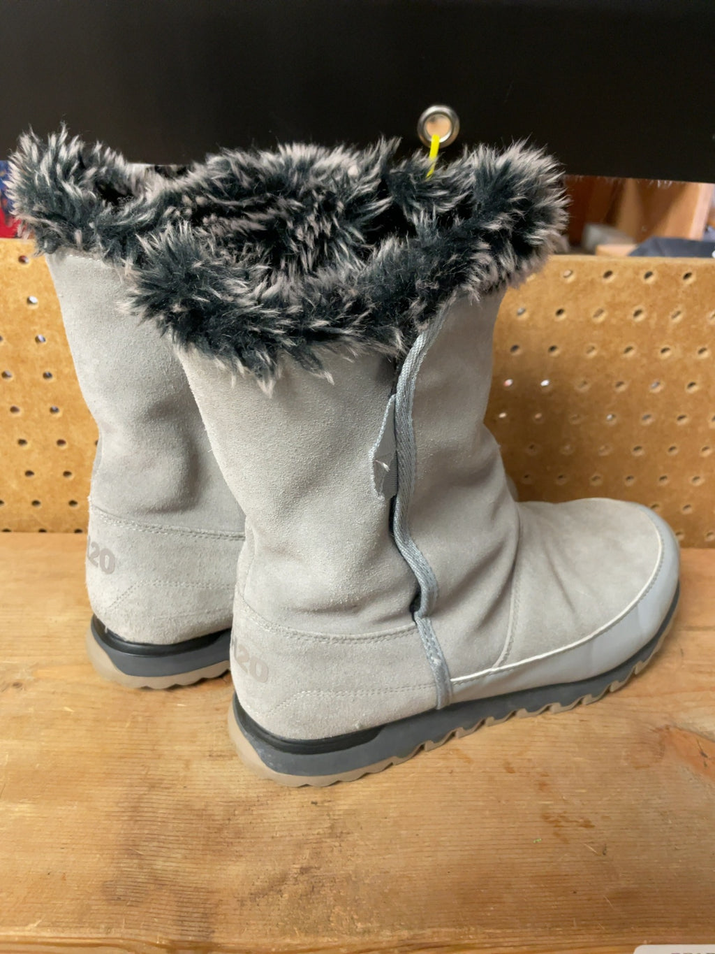 Cougar H2O Size 10 Faux Fur Winter Boots Grey
