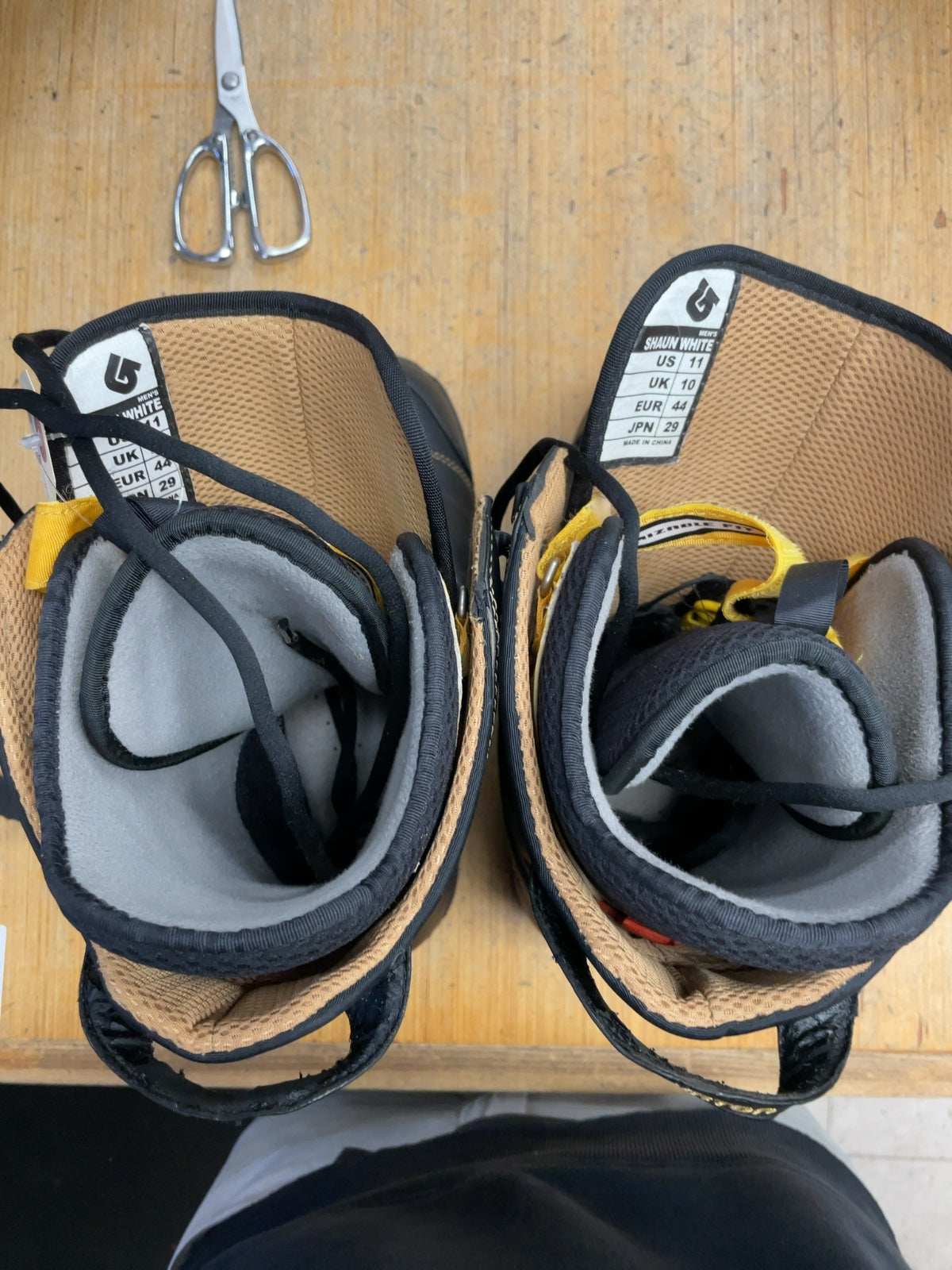Burton Shaun White Size 11 Snowboard Boots