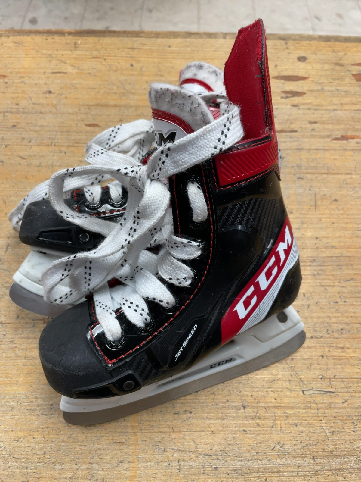 CCM JetSpeed Size 9 (Shoe 10 US) Youth Hockey Skates