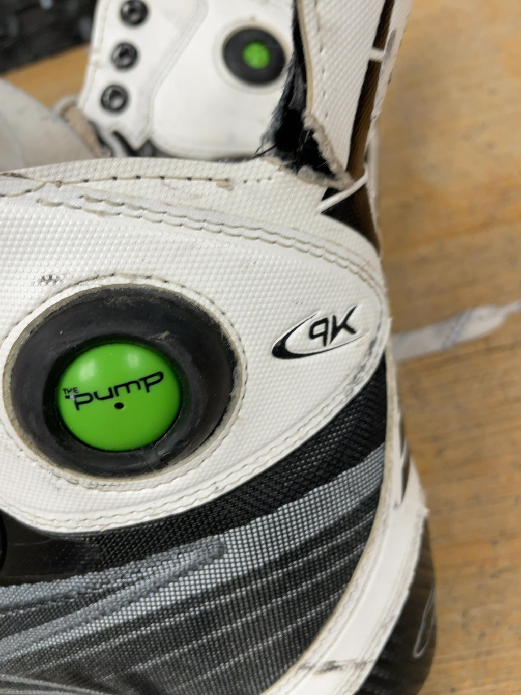 Reebok 9K The Pump Size 10 D Hockey Skates