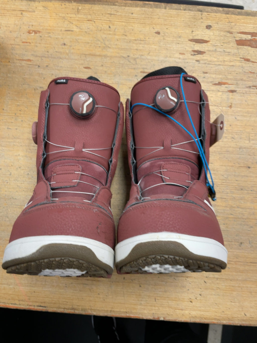 Vans Aura Size 10.5 US Snowboard Boots