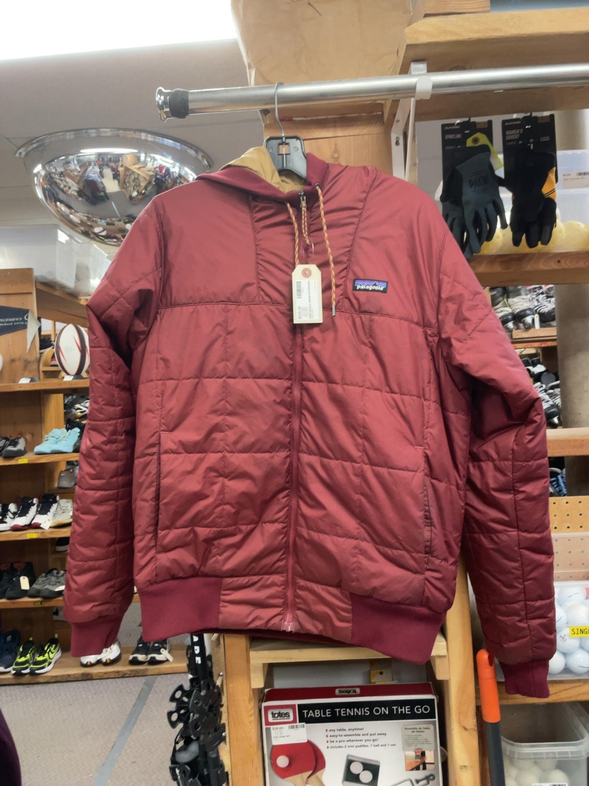 Patagonia Size S Mens Hooded Quilted Jacket Burgundy