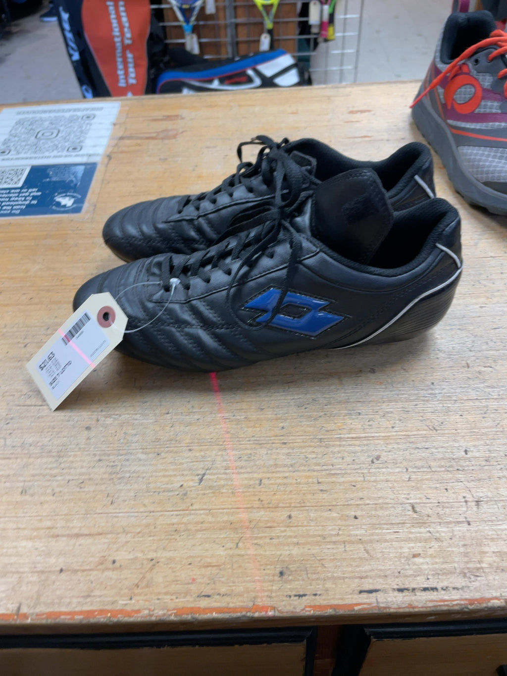 Lotto Soccer Cleats Size 7 US Black