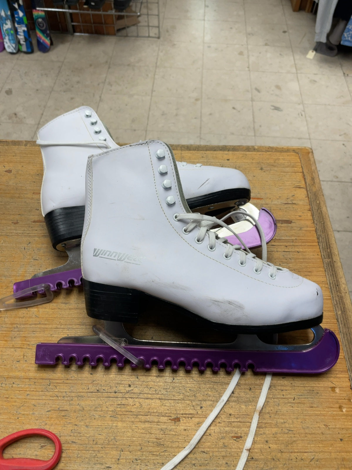 Winnwell Size 8 Figure Skates