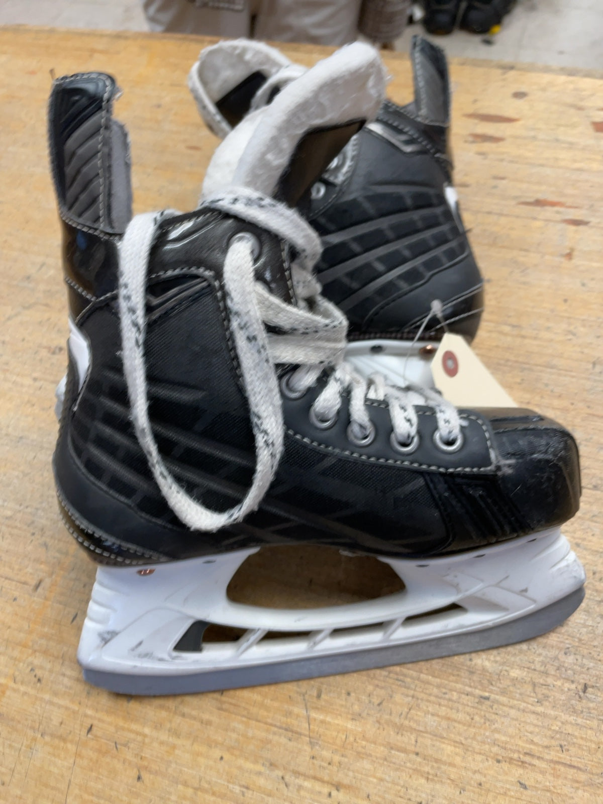Bauer Nexus 5000 Size 2EE Hockey Skates