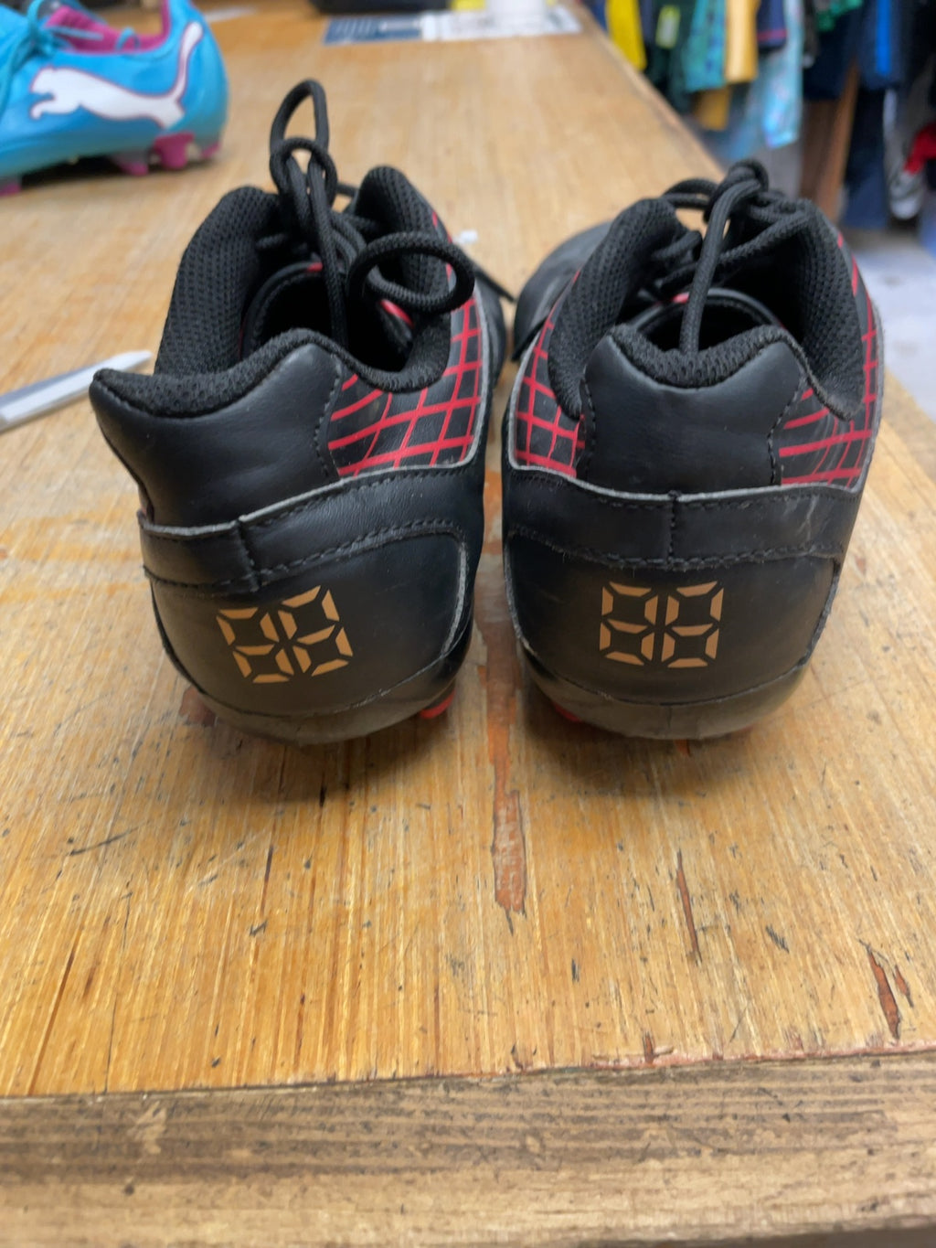 Lotto Soccer Cleats Size 8 US Black/Gold/Red