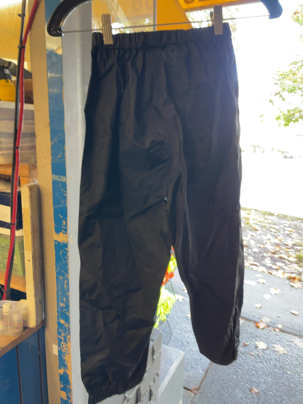 MEC Rain Pants Size 8 Youth Black