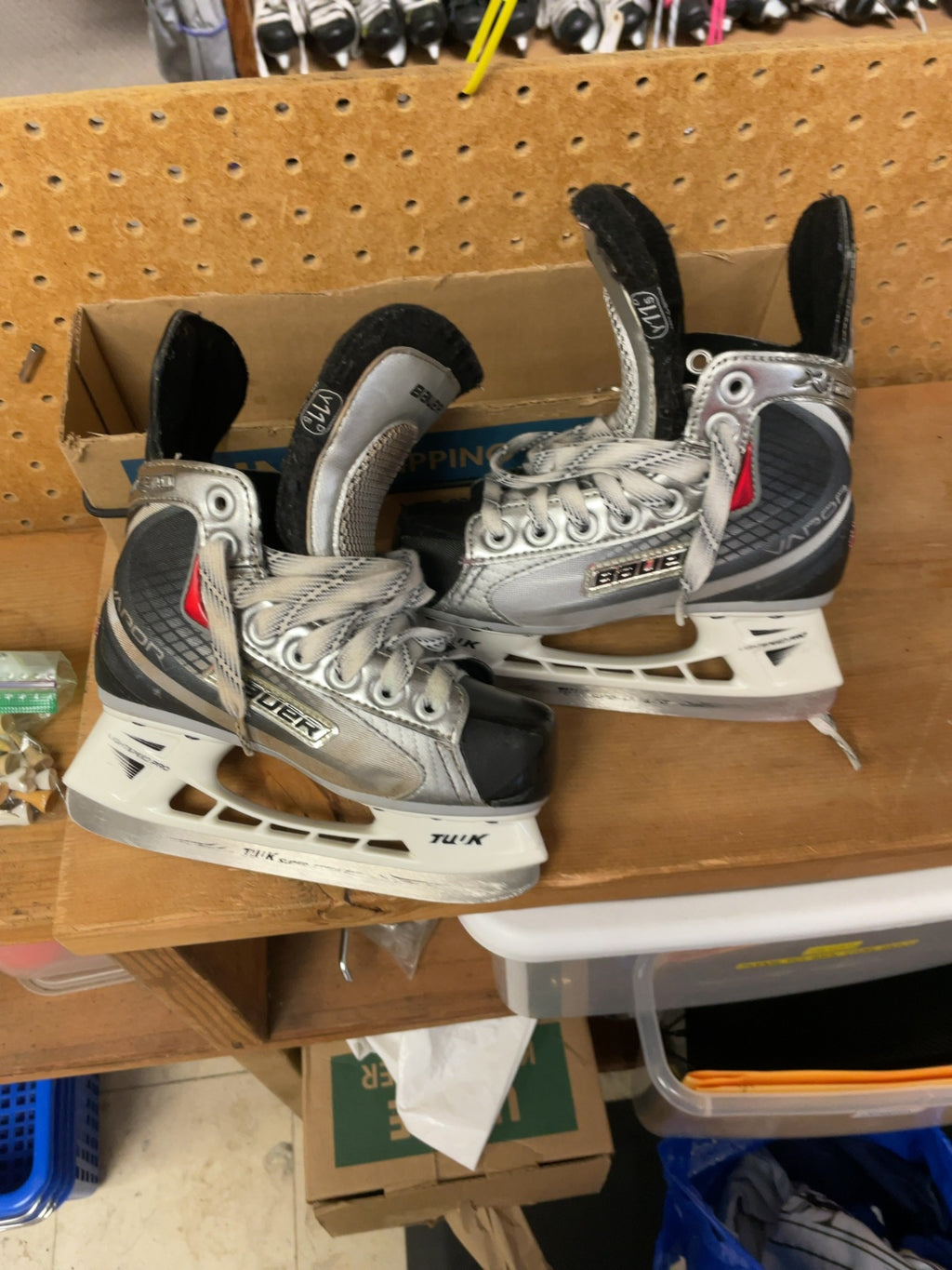 Bauer Vapor X:20 Size Y11.5 D Hockey Skates