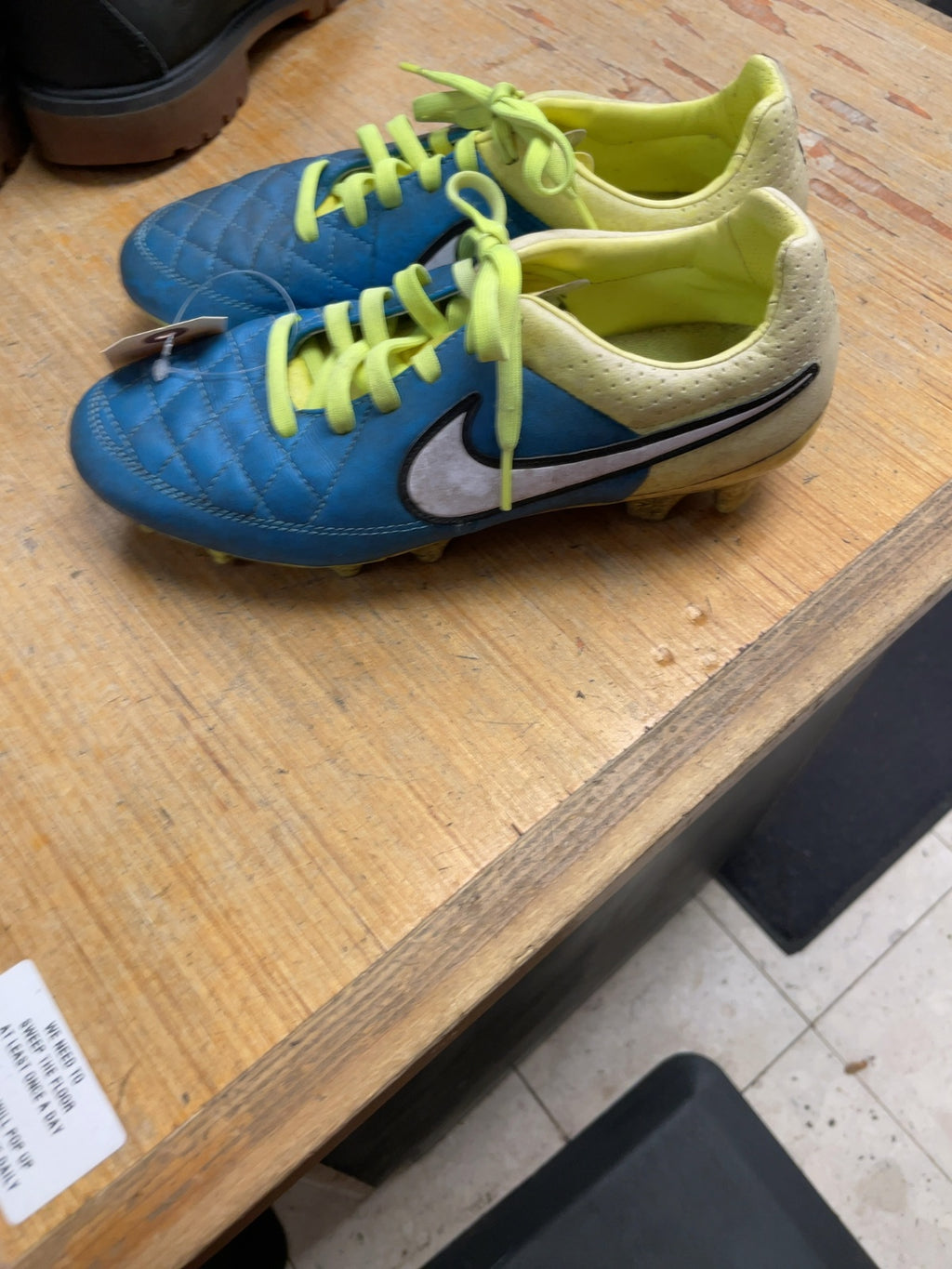 Nike Tiempo Size 8 Soccer Cleats