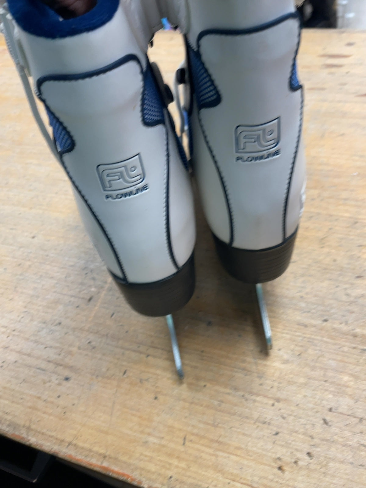 Flowline Size 8 Figure Skates