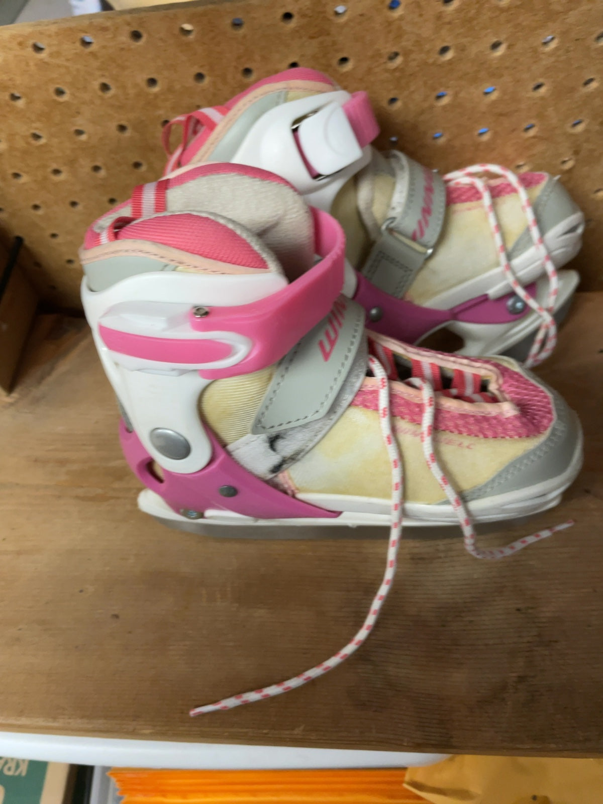 Winnwell Size 8-11 Adjustable Ice Skates Pink