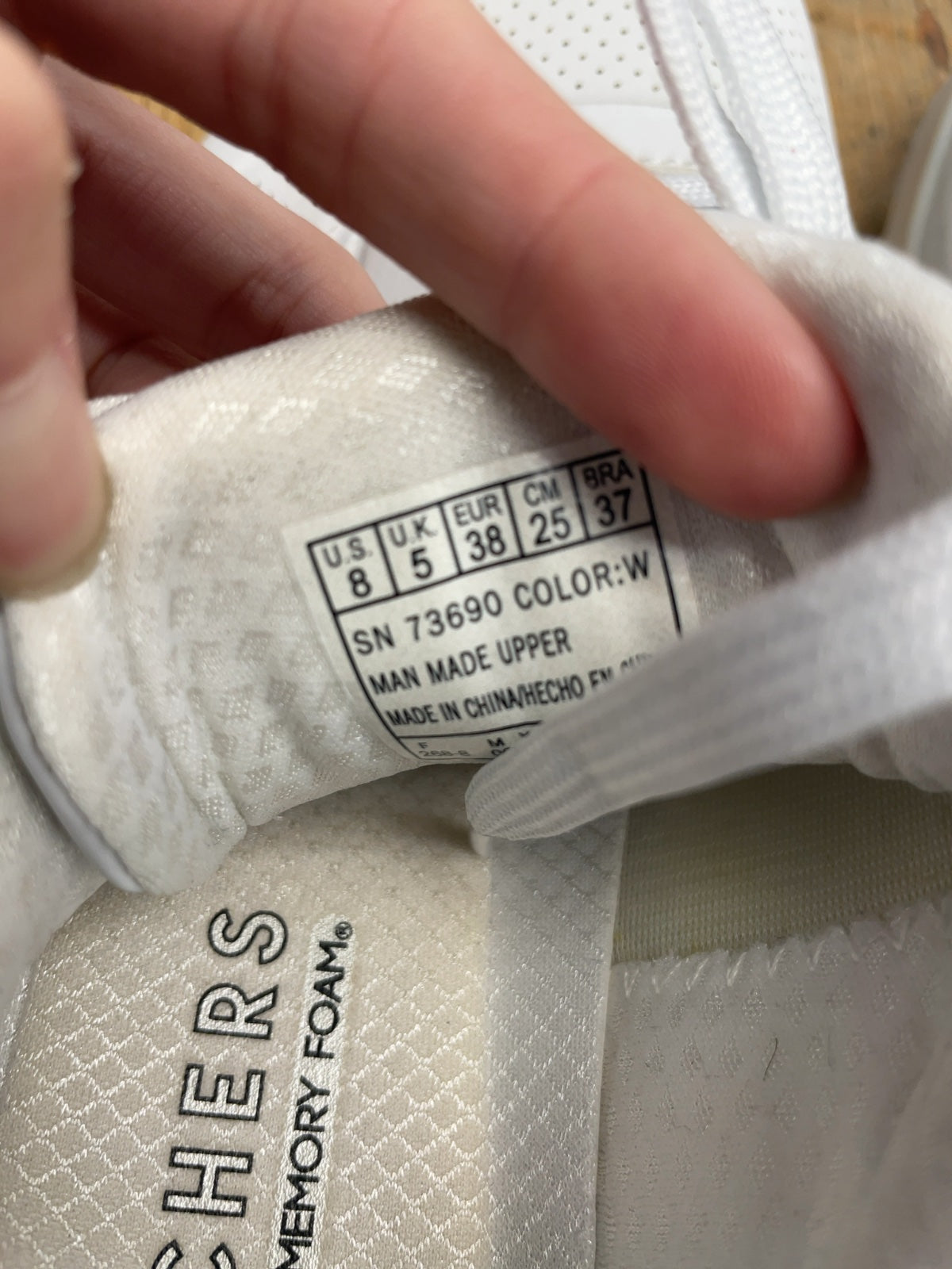 Skechers Uno Stand on Air Size 8 US White Sneakers
