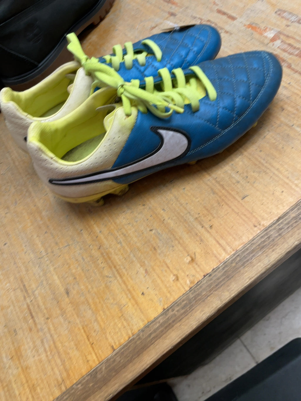 Nike Tiempo Size 8 Soccer Cleats