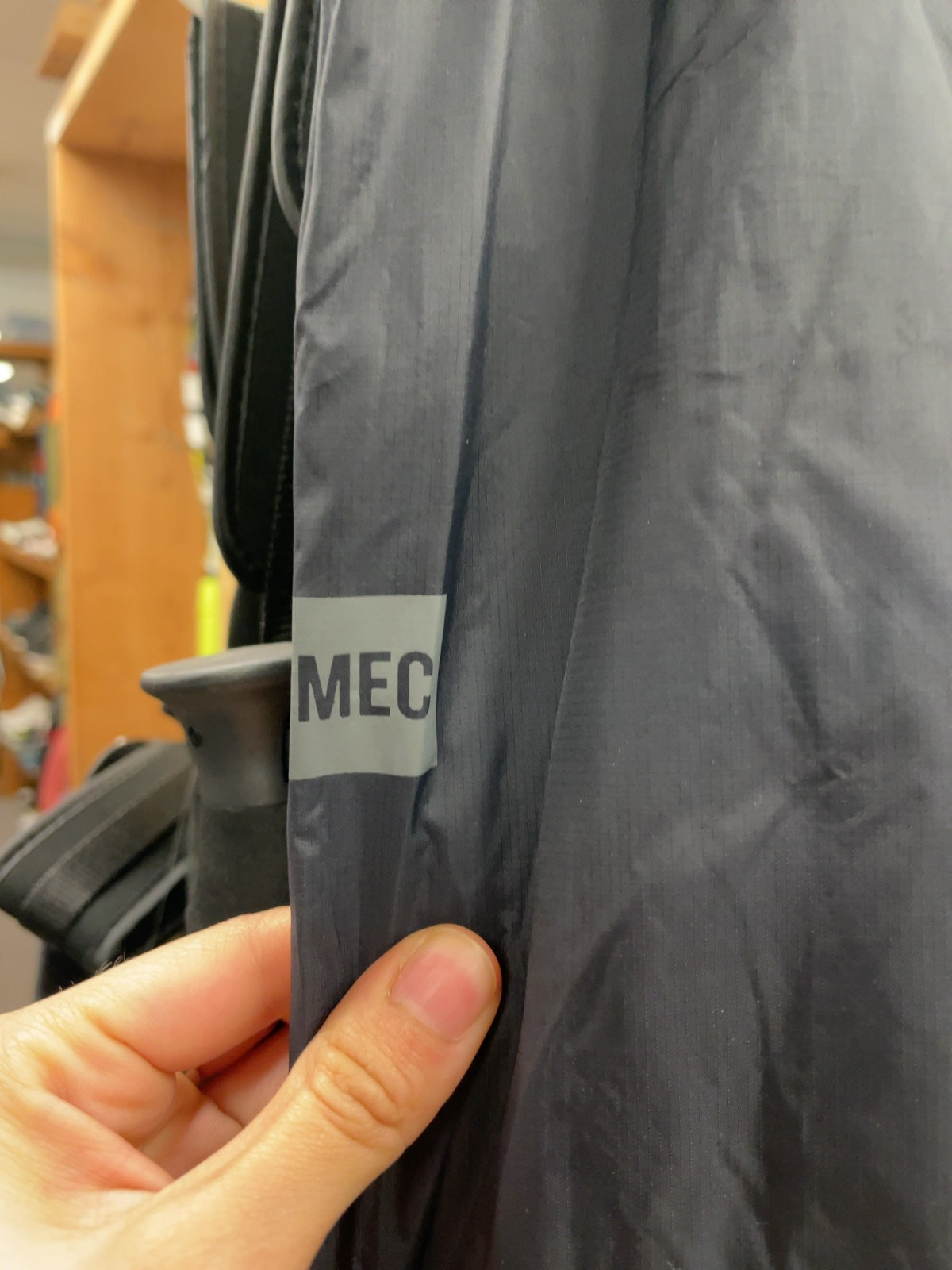 MEC Size Small Men's Rain Pants