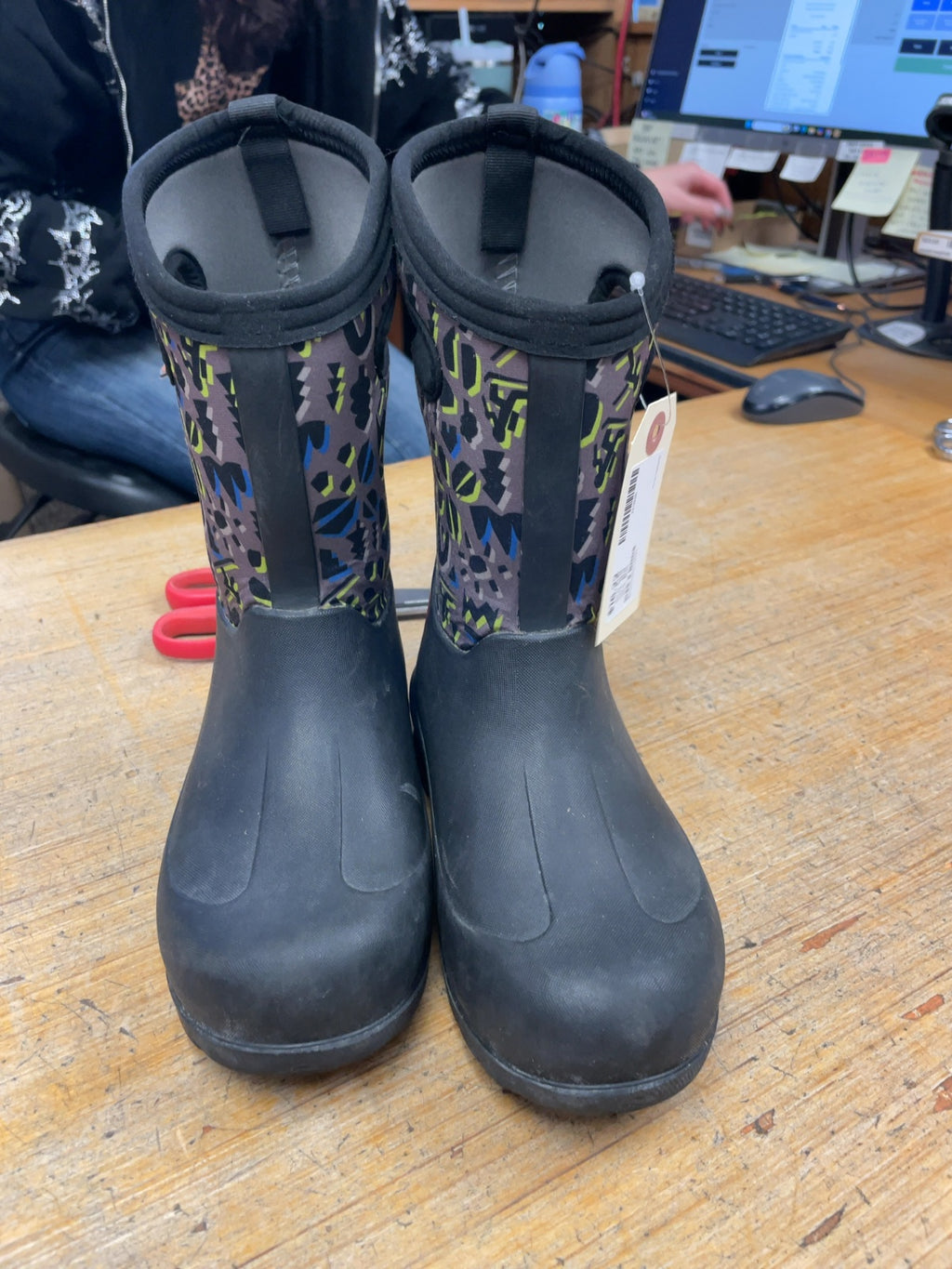Bogs Waterproof Insulated Rain Boots Size 2 Black/Pattern
