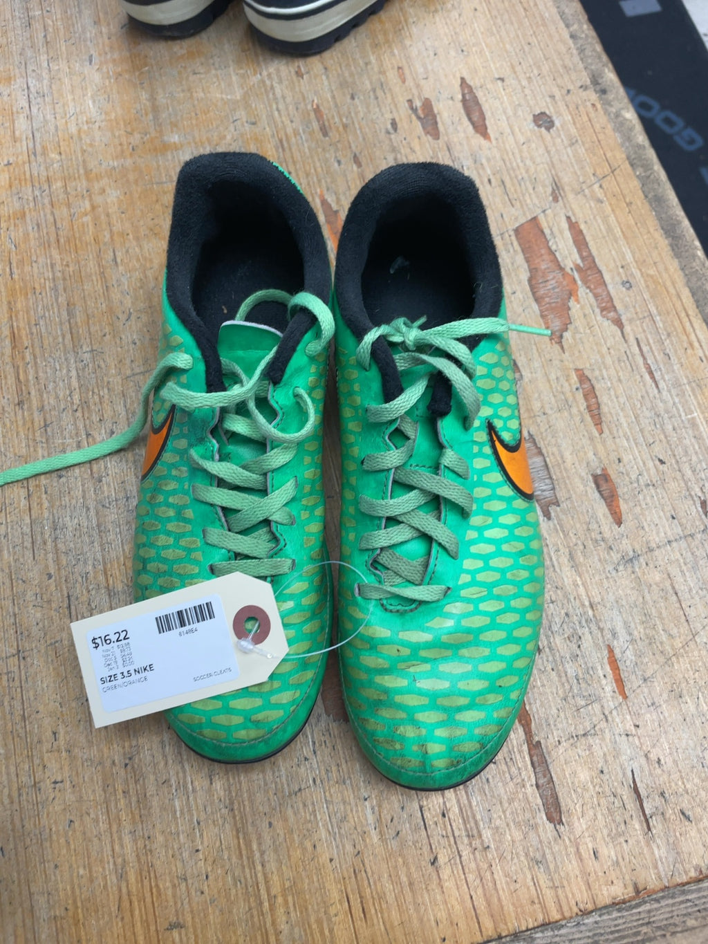 Nike Magista Size 3.5 Soccer Cleats Green Orange