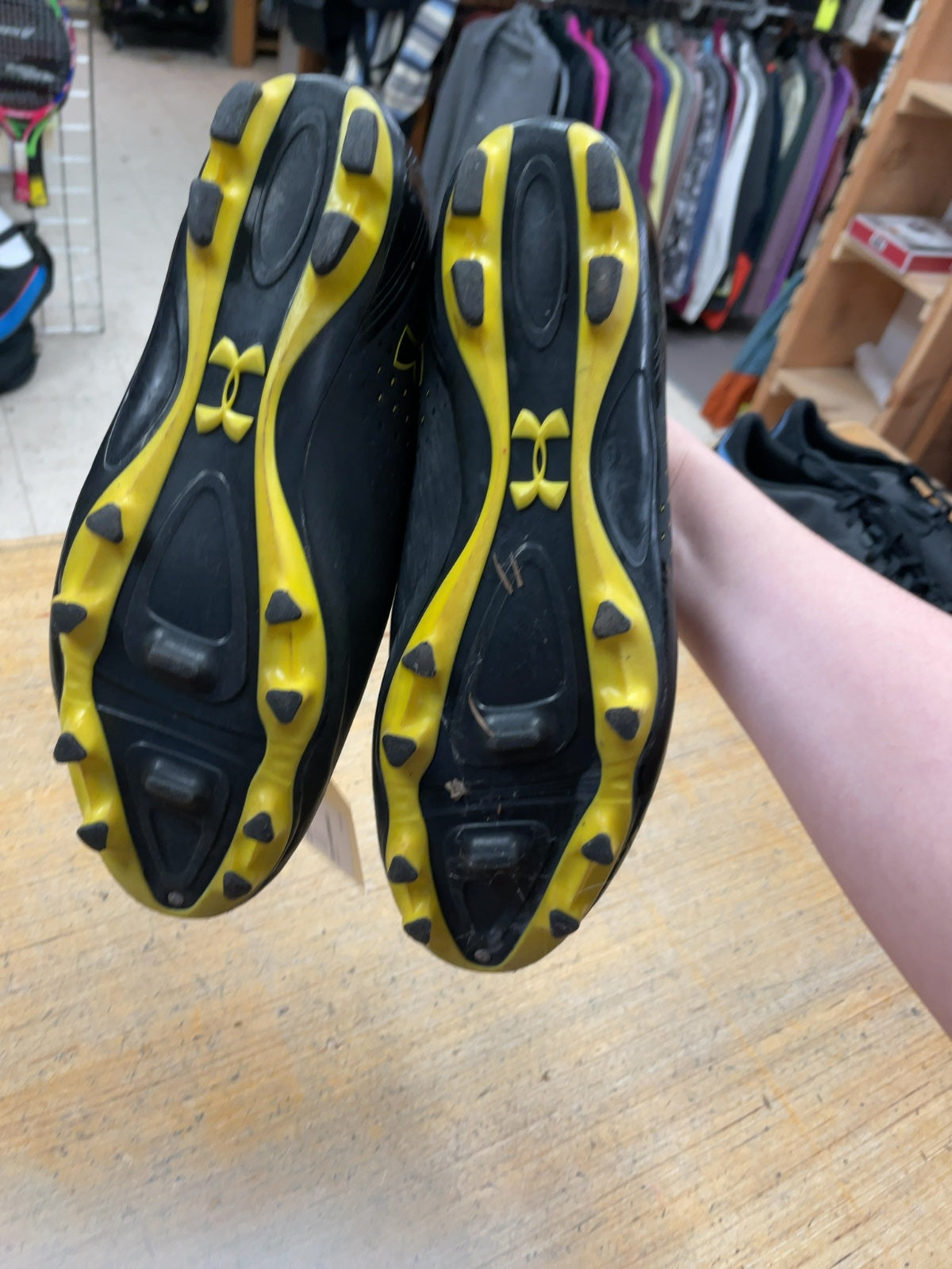 Under Armour Soccer Cleats Size 9.5