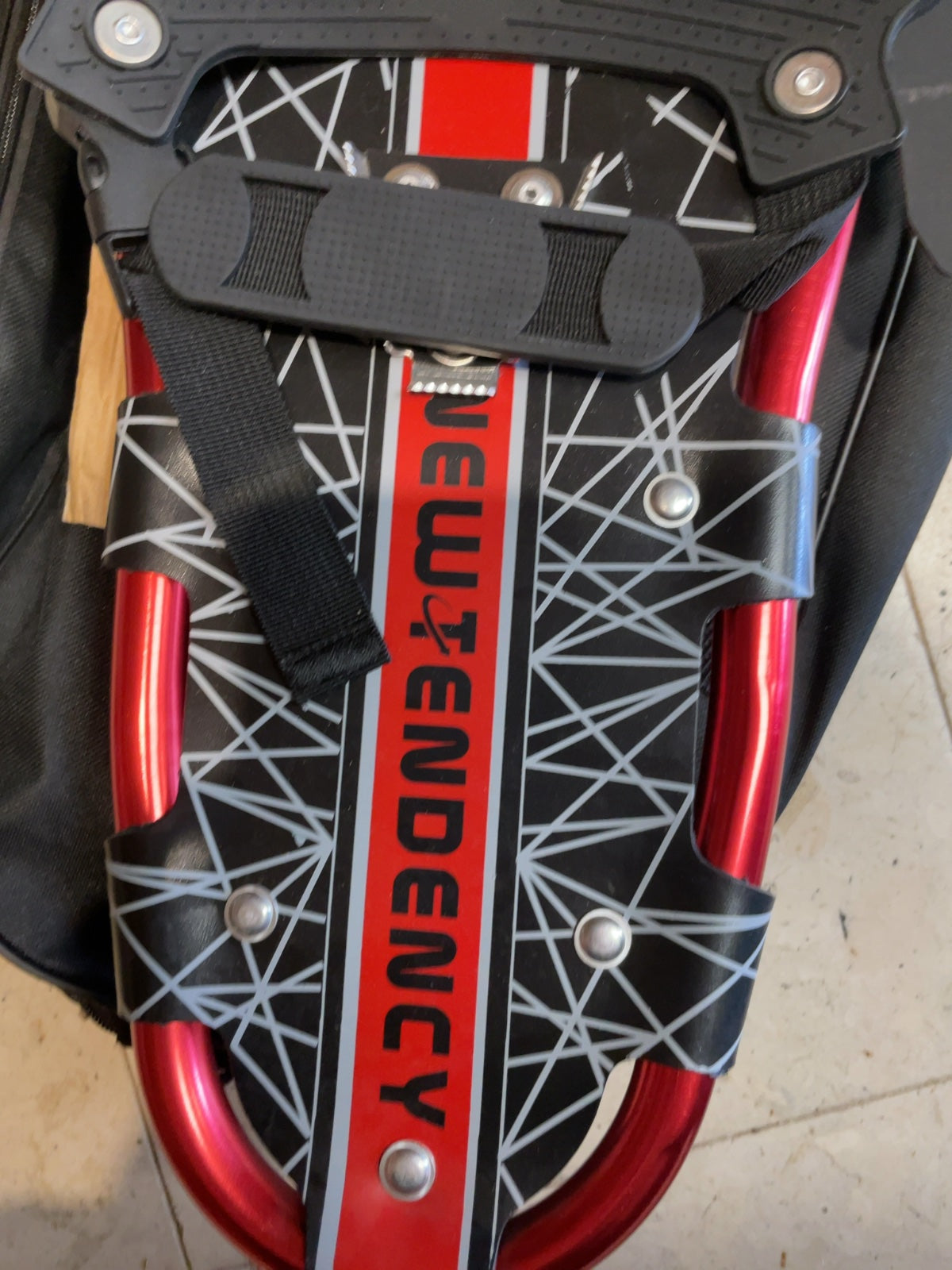 New Tendency Snowshoes with Bag