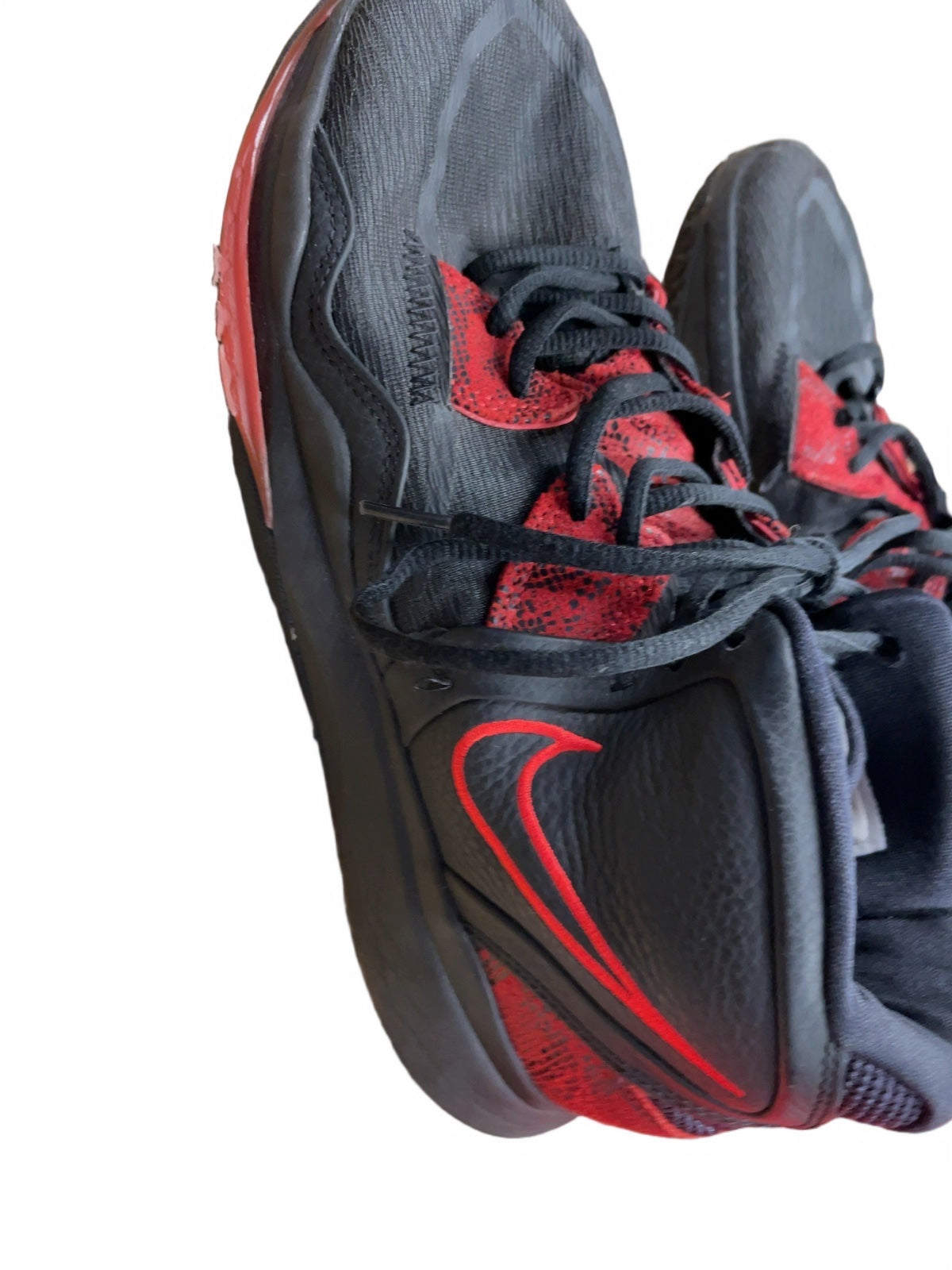 Nike Kyrie Infinity Size 9.5 Basketball Shoes - Black/Red