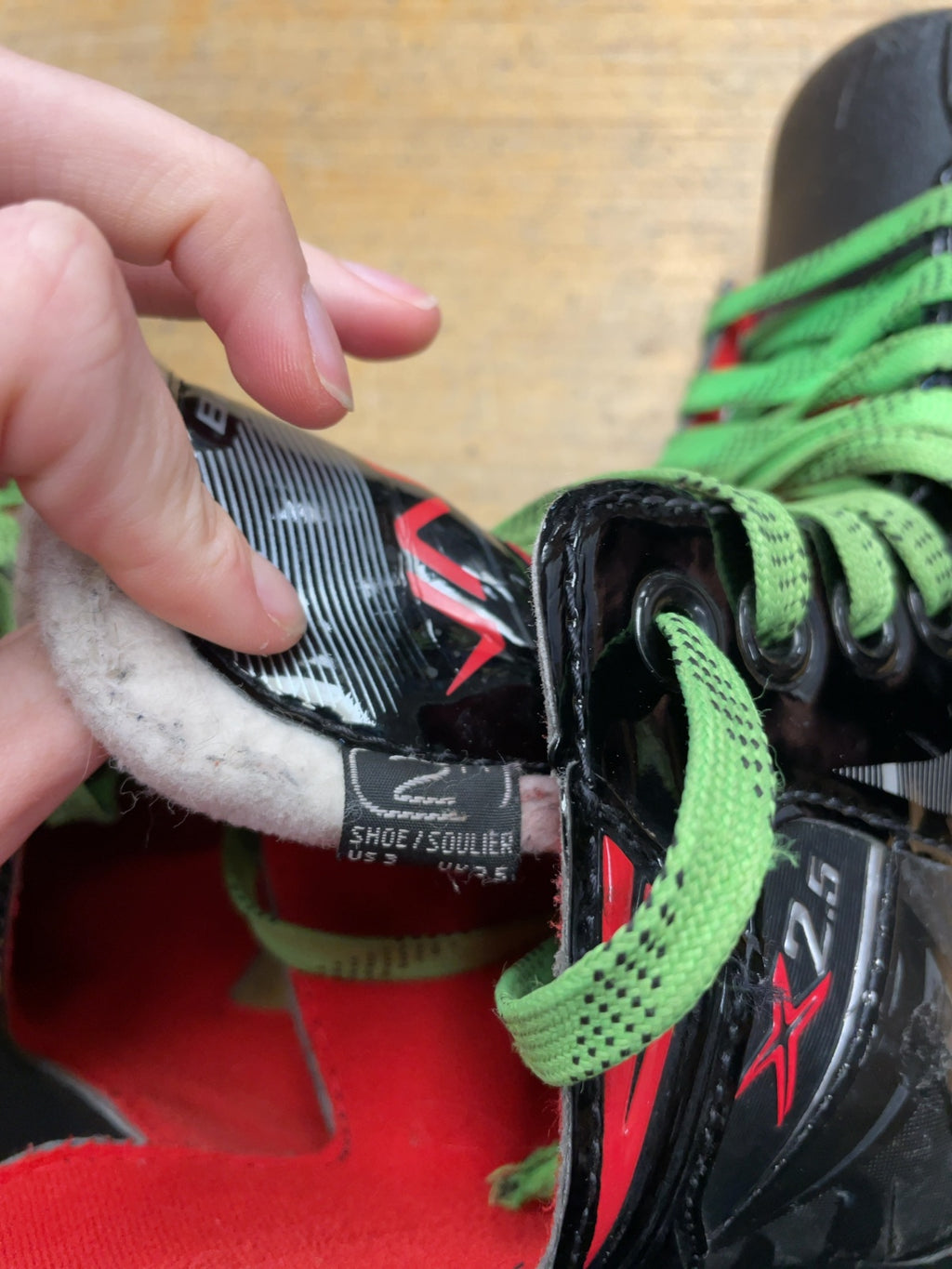 Bauer Vapor X2.5 Size 2 Junior Ice Hockey Skates
