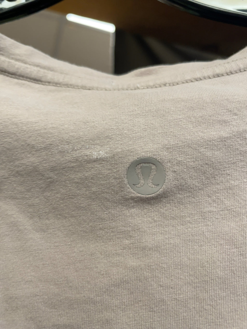 lululemon Size 8 V-Neck T-Shirt
