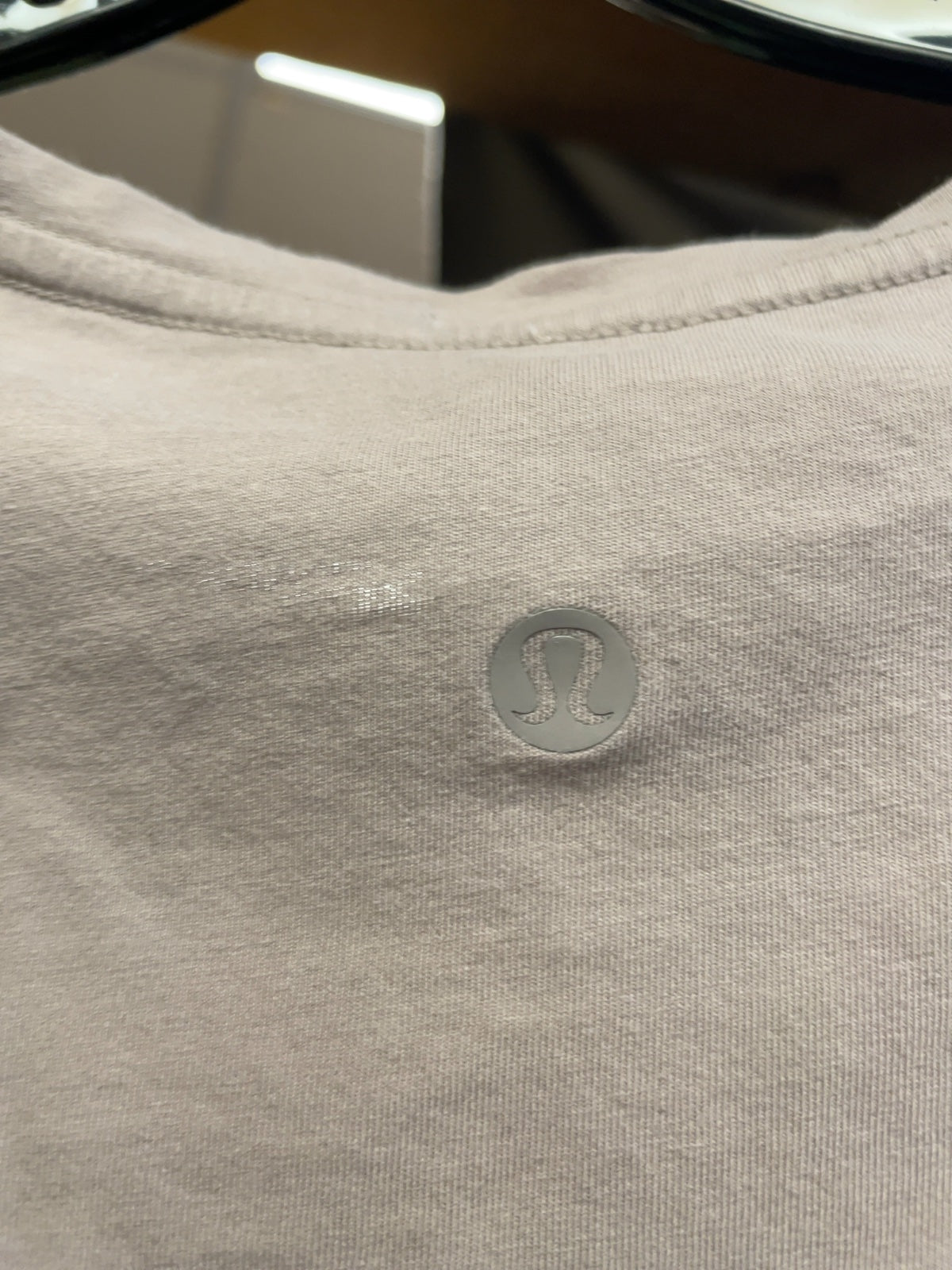 lululemon Size 8 V-Neck T-Shirt